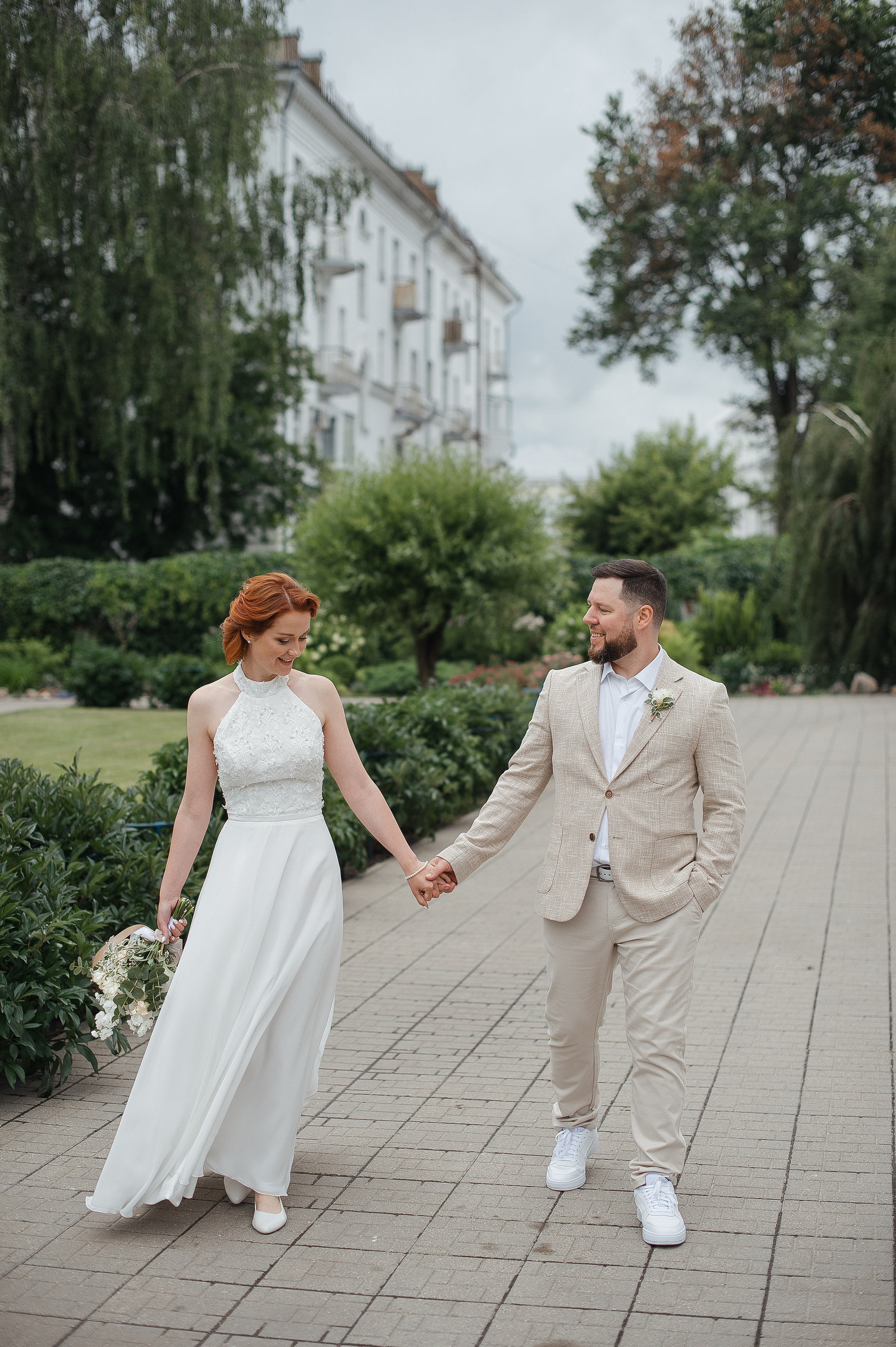 Прогулка молодожёнов