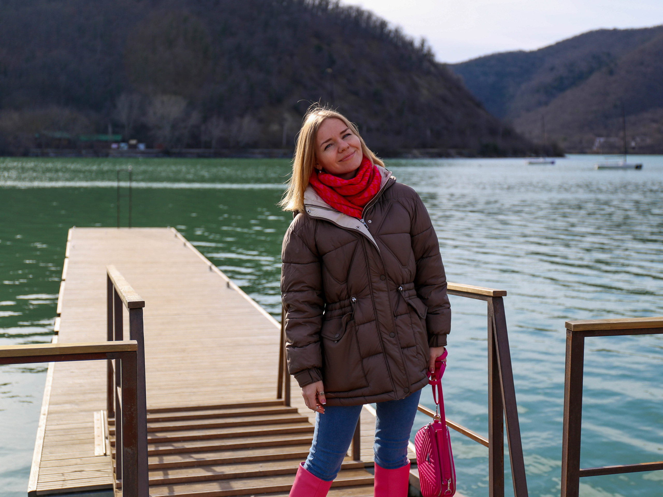 Зимняя фотосессия в Абрау-Дюрсо. Семейный и детский фотограф Екатерина Черняева. Снимаю портреты, love story, фотопрогулки, работаю на улице, в кафе, студии, дома у клиента