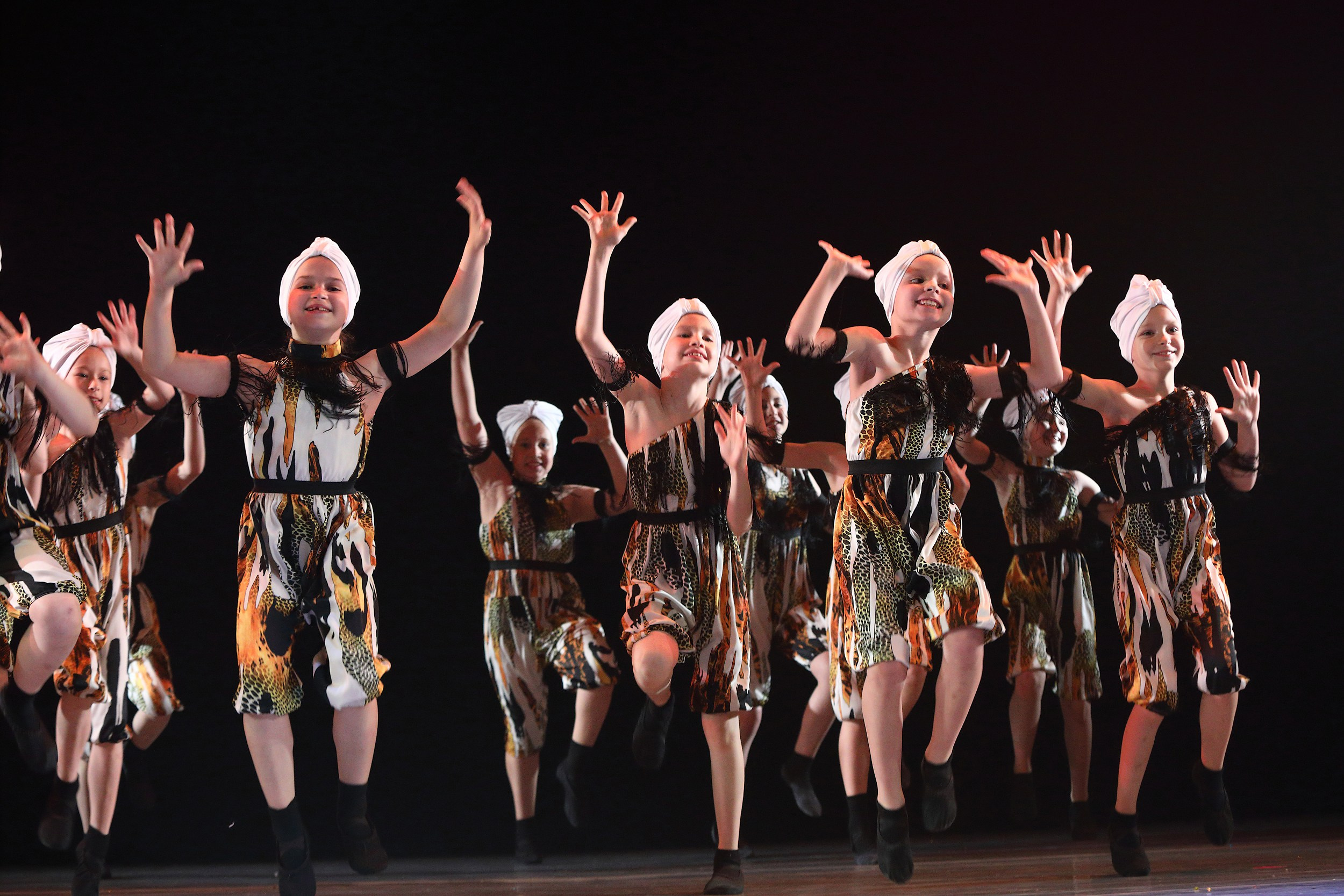 Репортажная фотосессия сцены. Свадебный и семейный фотограф и видеограф в Екатеринбурге Полянские Тимур и Анастасия