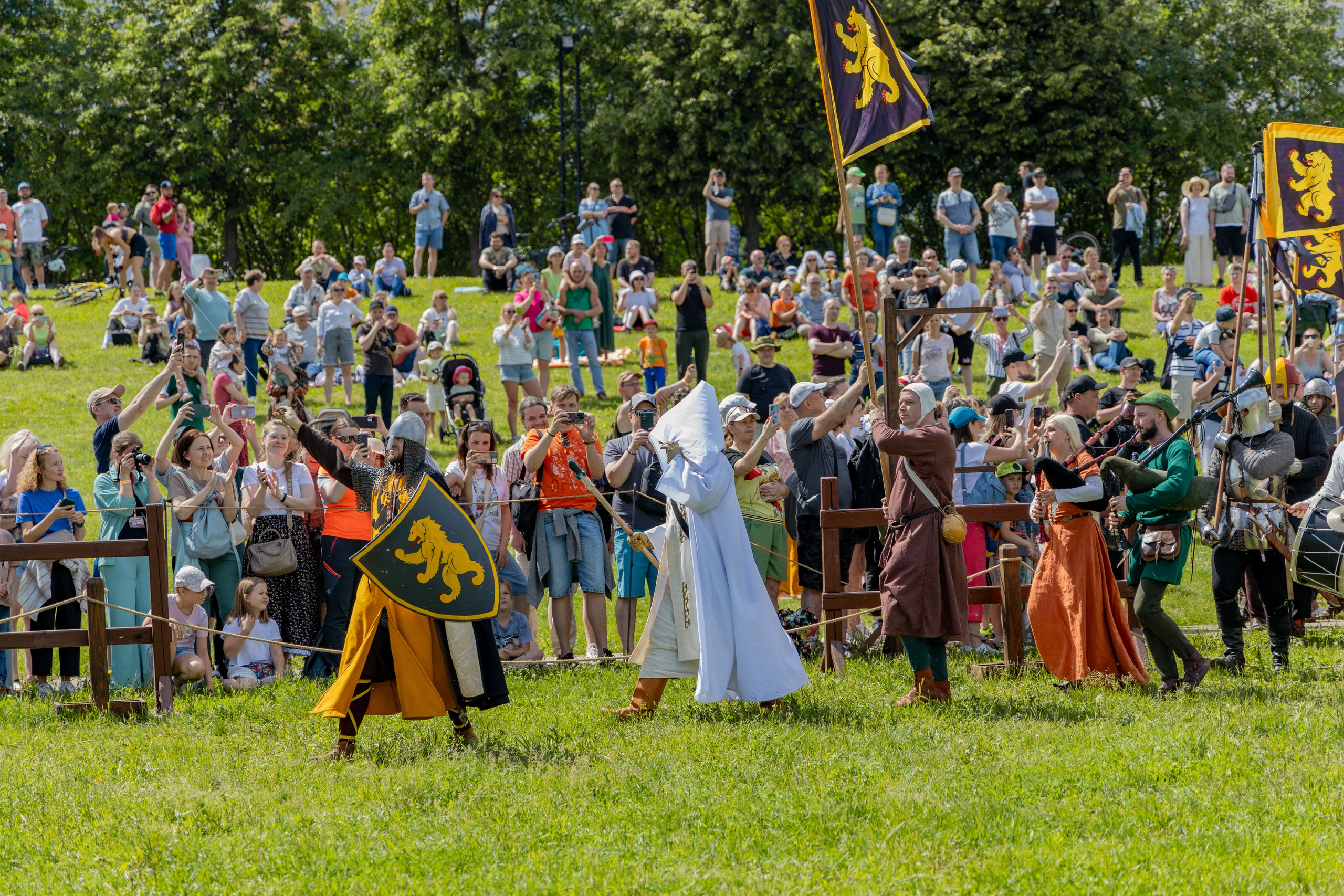 Земля Легенд: Солнце и медведь Фест. Репортажный, семейный и студийный фотограф в Москве Демин Алексей