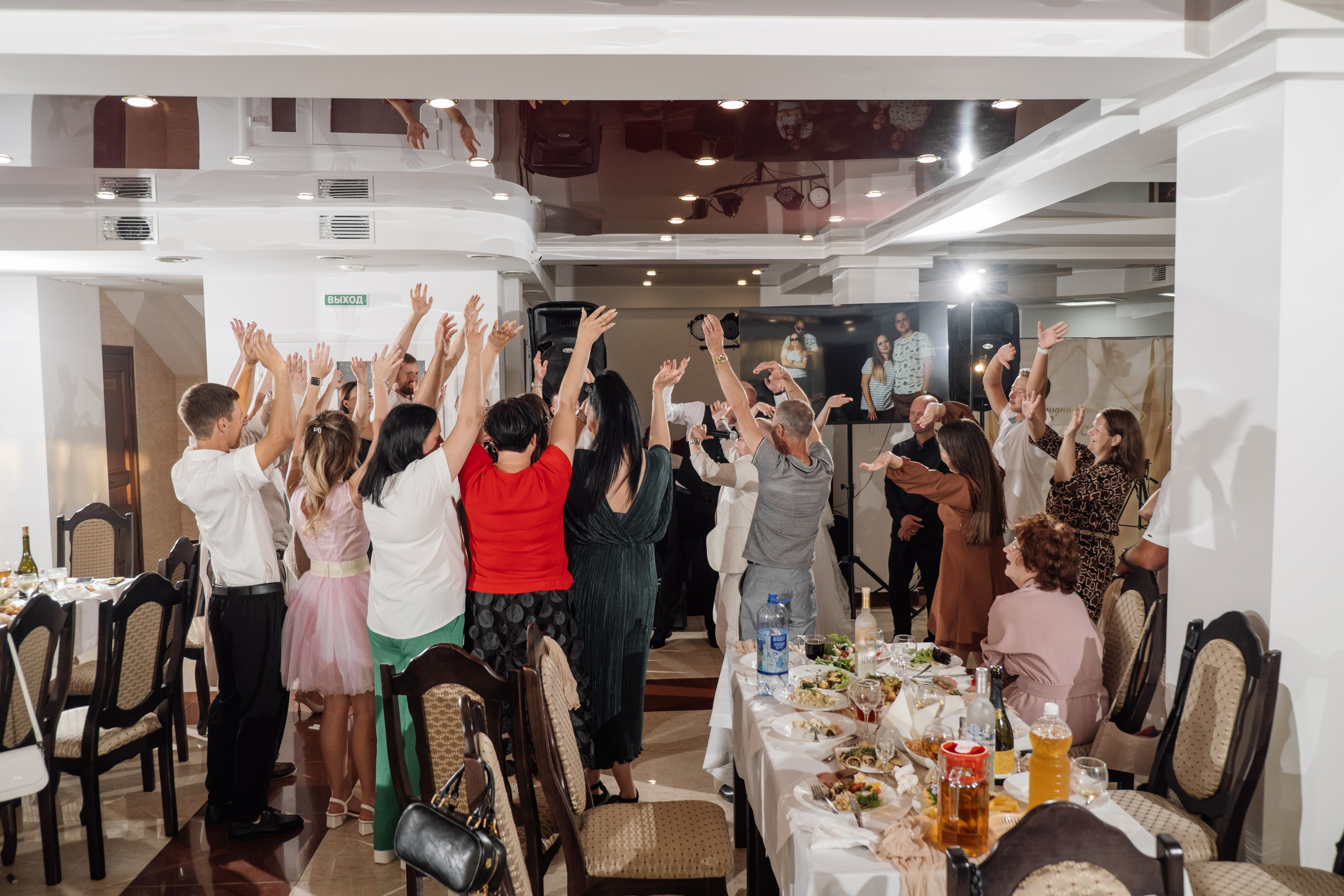 Свадебный ретопртаж. Профессиональная фотосъемка в Крыму. Натуральные эмоции и живые кадры. Забронируйте дату прямо сейчас!