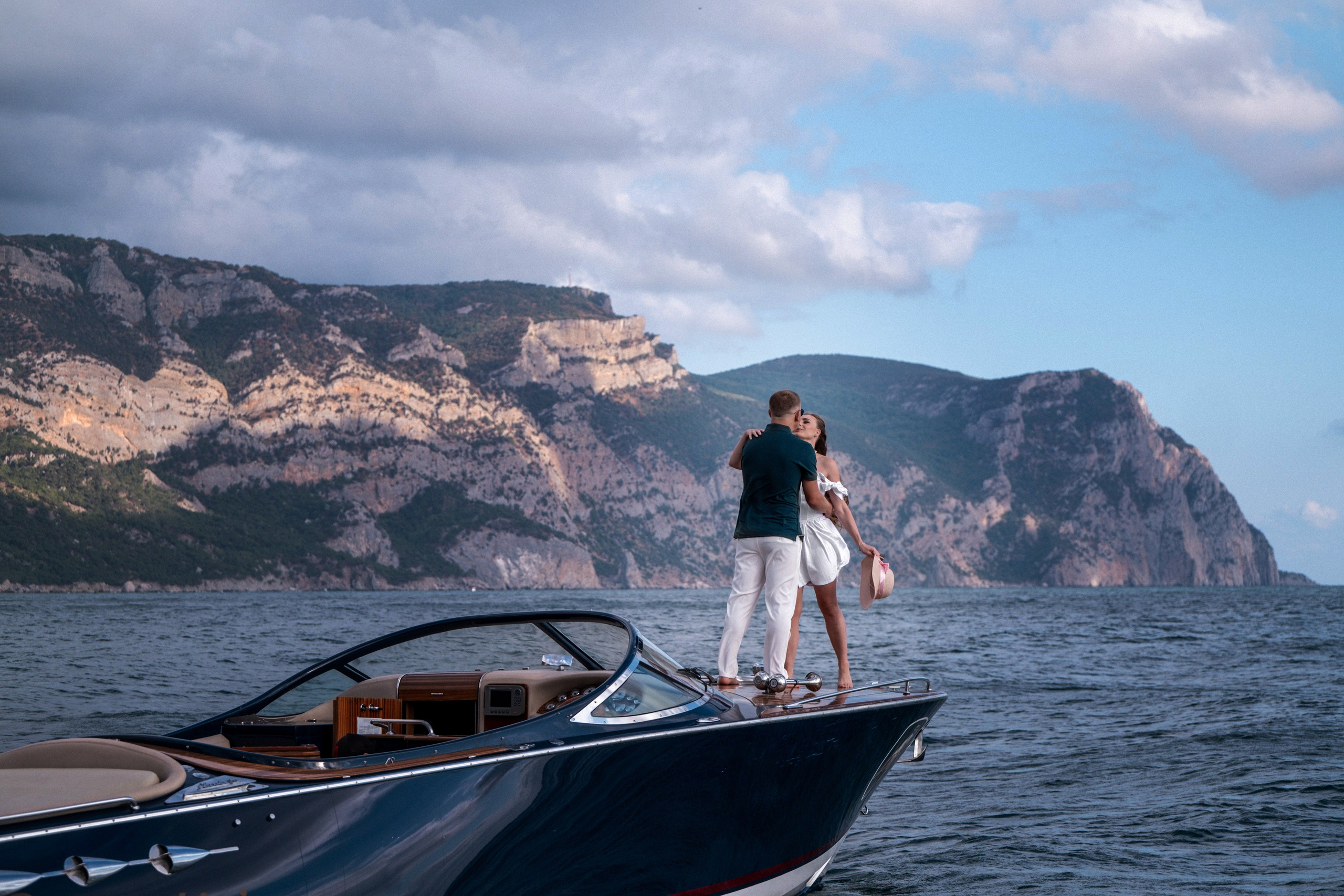Фотосессия на катере Lamborghini в Балаклаве | Фотограф Илья Желдак. Свадебный фотограф и видеограф в Крыму! Ваш день будет незабываемым!