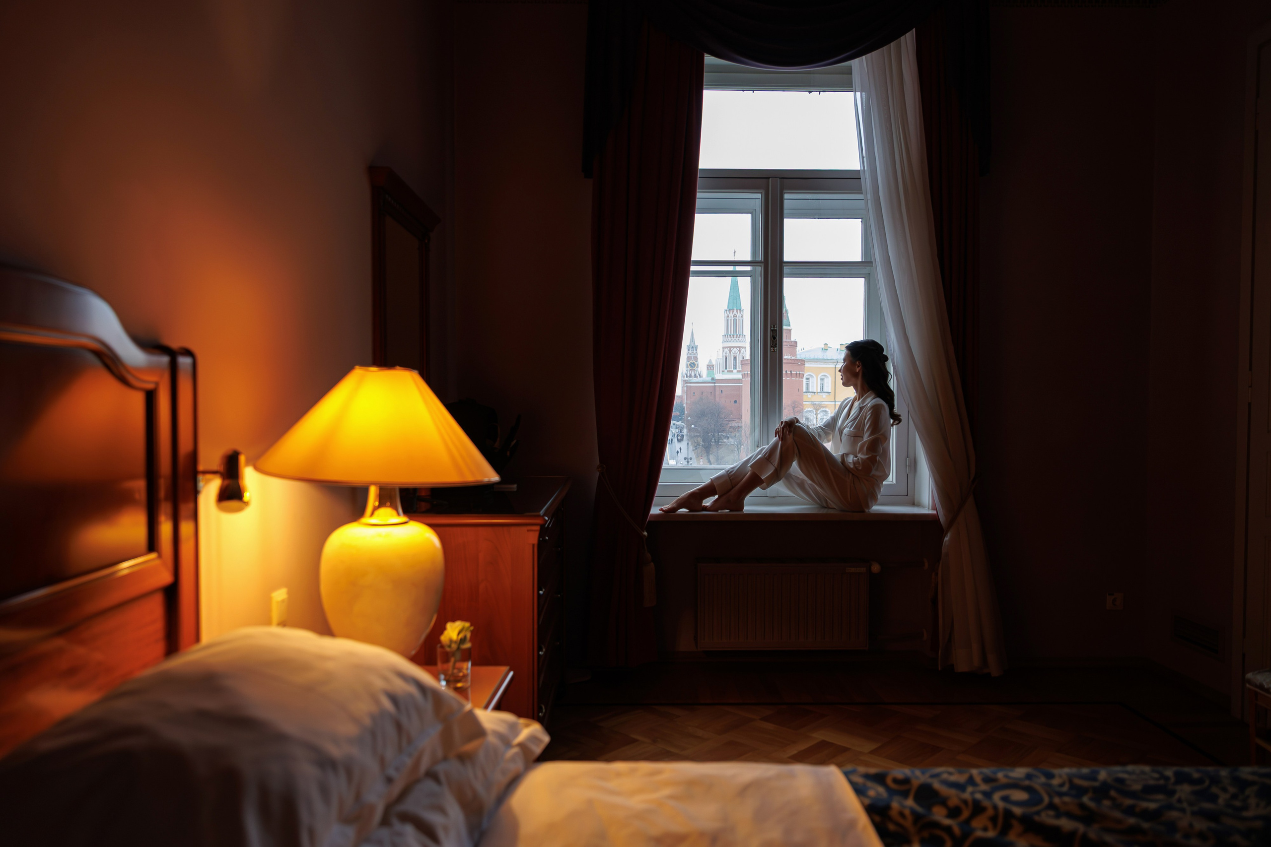 Свадебная фотосессия и сборы в гостинице Националь. Свадебный фотограф Москва и МО Сергей Киржаев