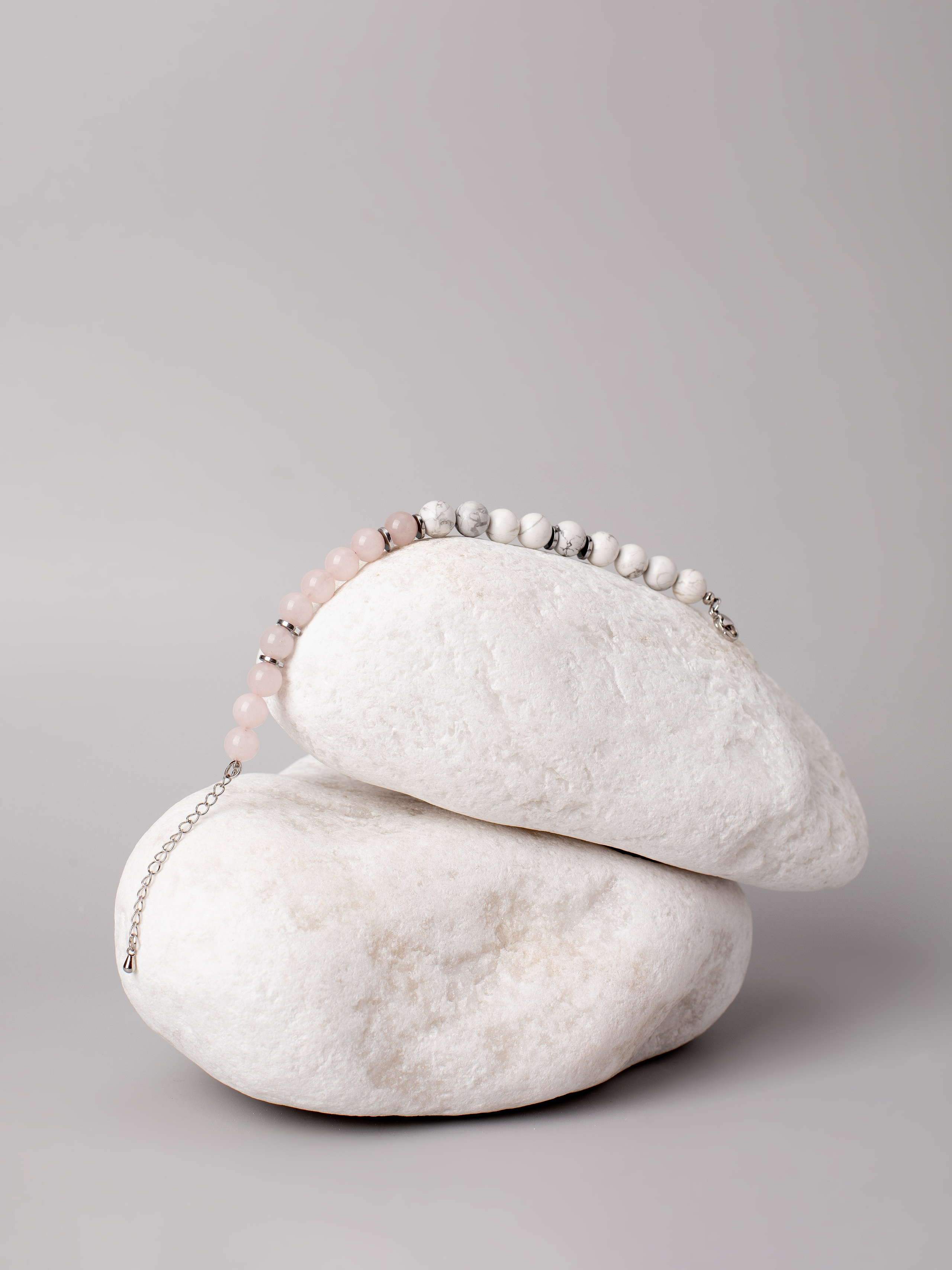 Браслеты ручной работы. Фотостудия предметной и модельной съёмки для маркетплейсов