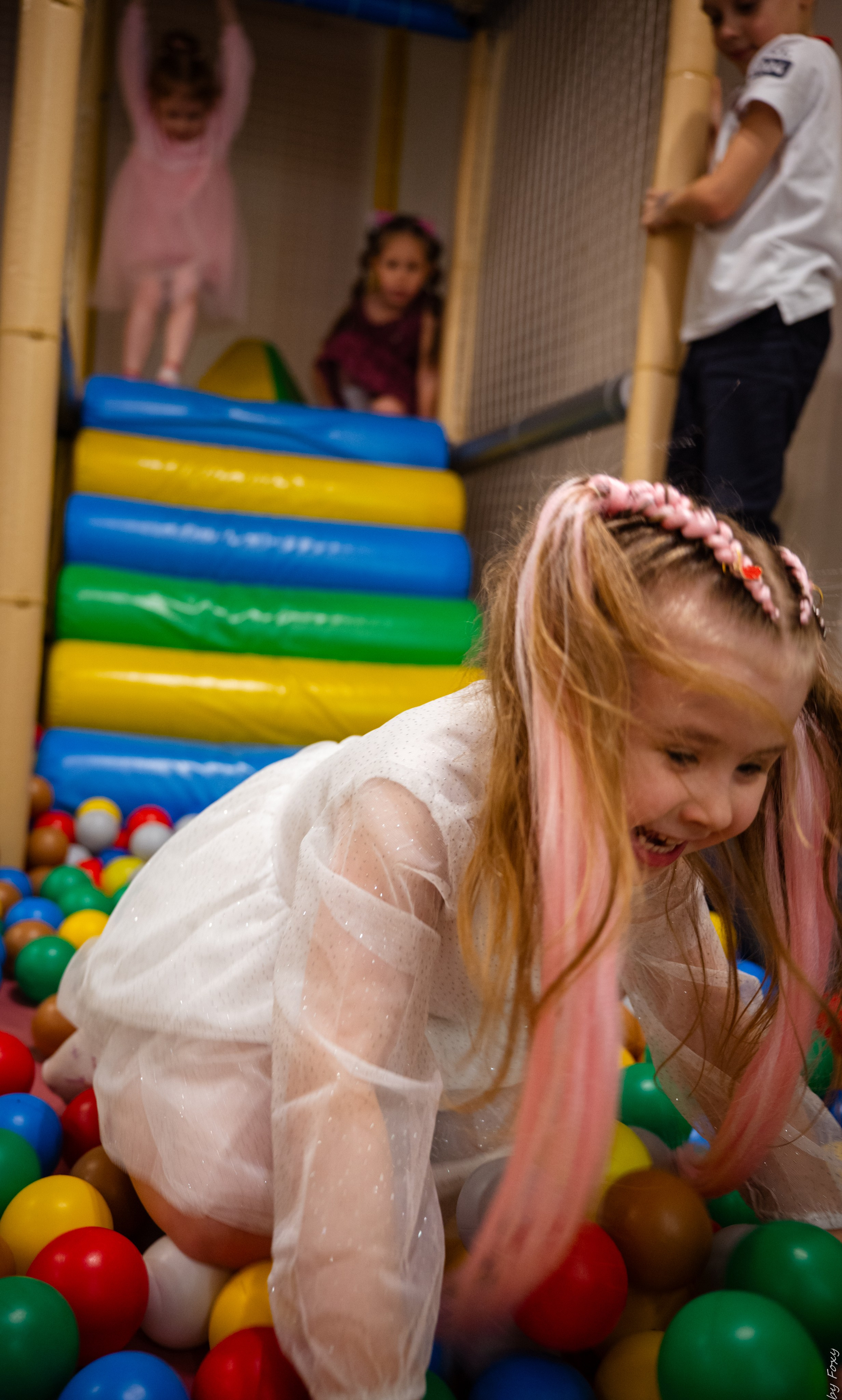 День рождения Алисы в «Апельсине». Фотограф мероприятий и студийные съёмки в Челябинске Евгения Foxy