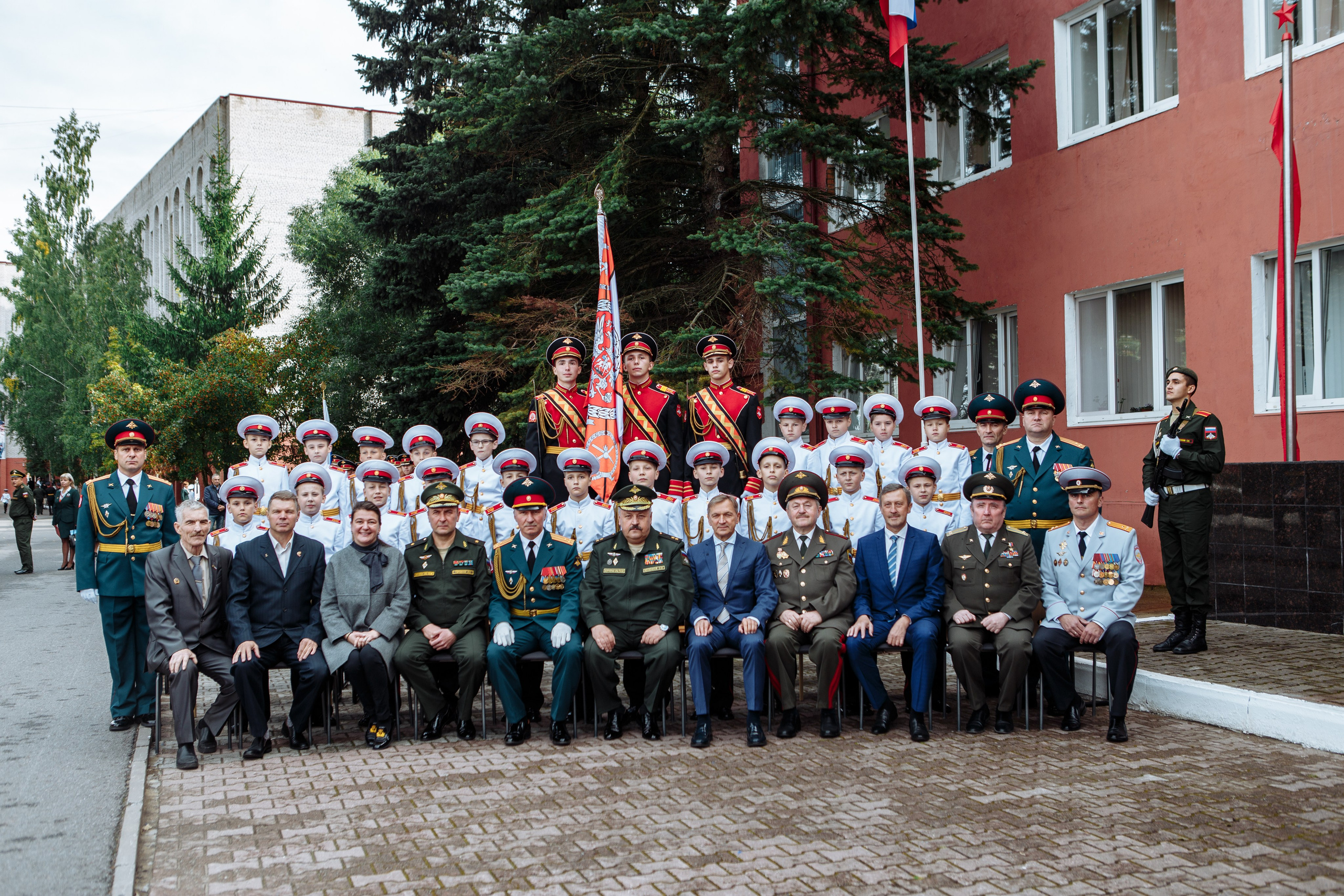 Фото выпускного кадетского училища
