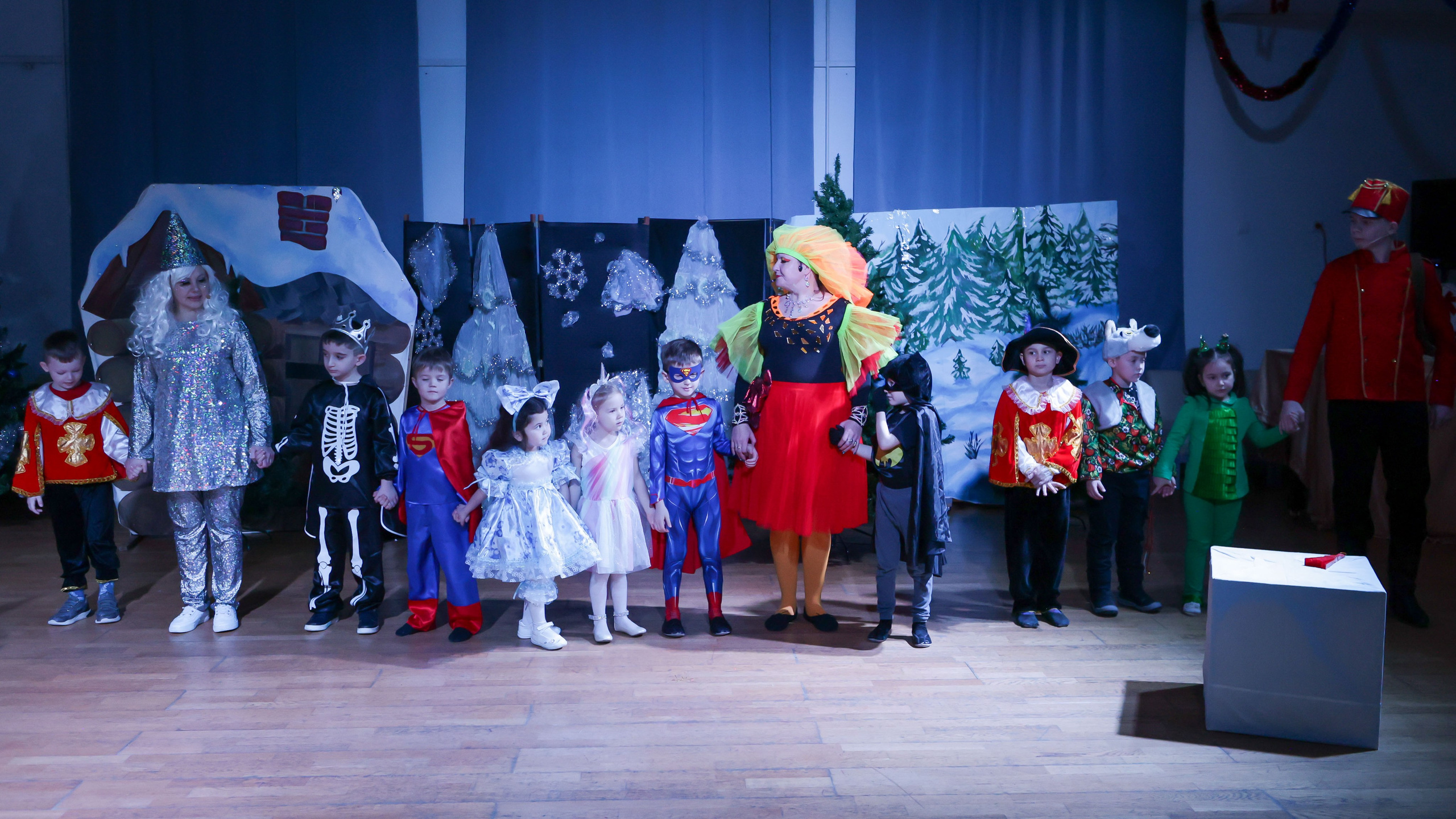 Новогодняя скачзка центр детского творчесва Подольск. Выпускные альбомы и школьный фотограф в Подольске, Троицке, Щербинке, Москве и Московской области