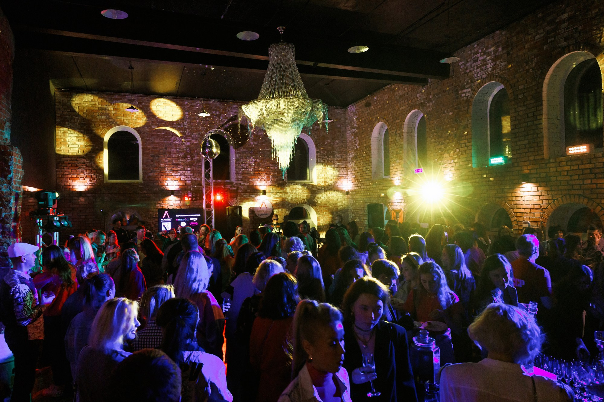 Вечеринка в стиле 90-х. Свадебный фотограф в Нижнем Новгороде и Москве Сергей Воробьев