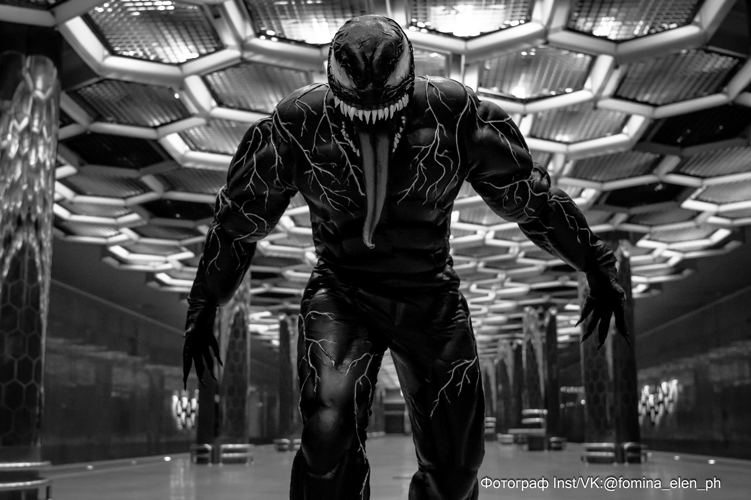 Человек паук и Веном в метро ЕКБ. Фомина Елена Свадебный и семейный фотограф