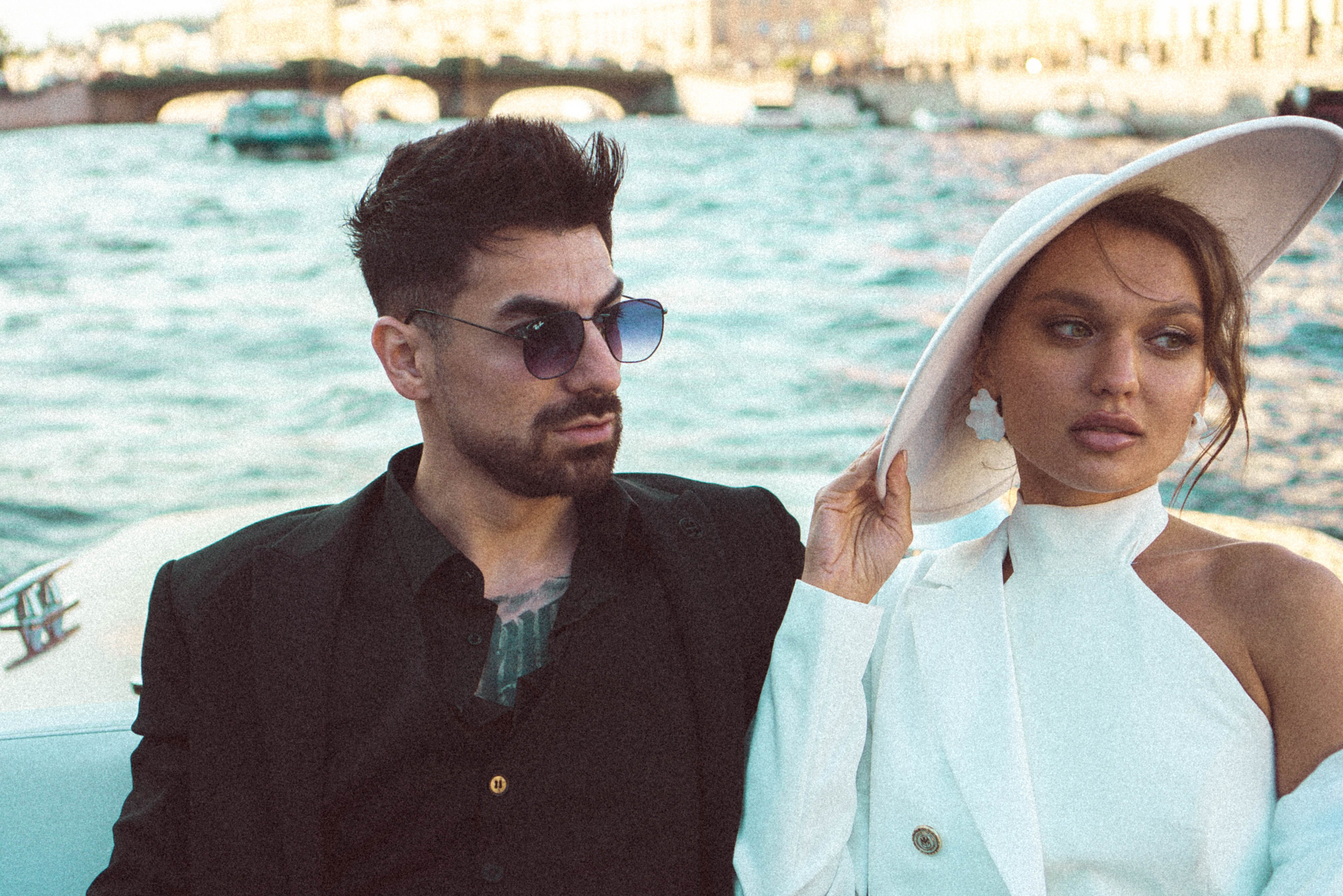 СВАДЕНБНАЯ СЬЕМКА НА КАТЕРЕ ПО КАНАЛАМ САНКТ-ПЕТЕРБУРГА И В АКВАТОРИИ НЕВЫ. Профессиональный фотограф, Санкт-Петербург — Виктория Богомолова