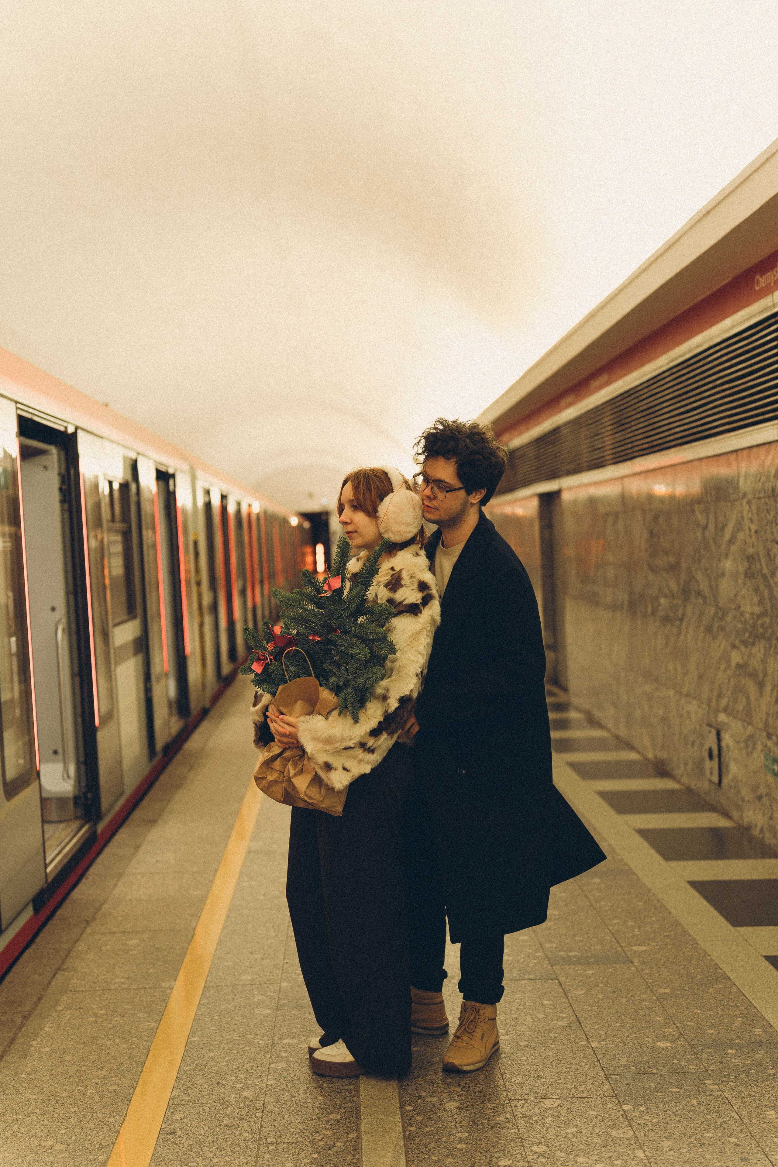 НОВОГОДНЯЯ ФОТОСЕСИИЯ ПАРЫ В МЕТРО ЛЮБОВЬ. Профессиональный фотограф, Санкт-Петербург — Виктория Богомолова