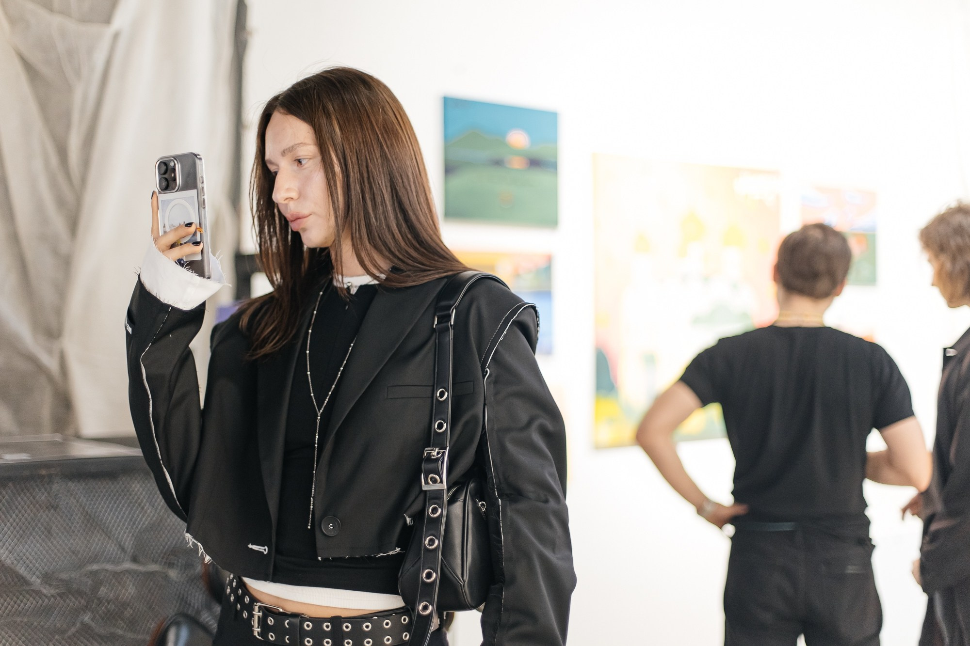 IZZI ROOM | Открытие выставки | май 2025. Репортажный фотограф в Санкт-Петербурге СПБ Алиса Ческидова на ваше мероприятие