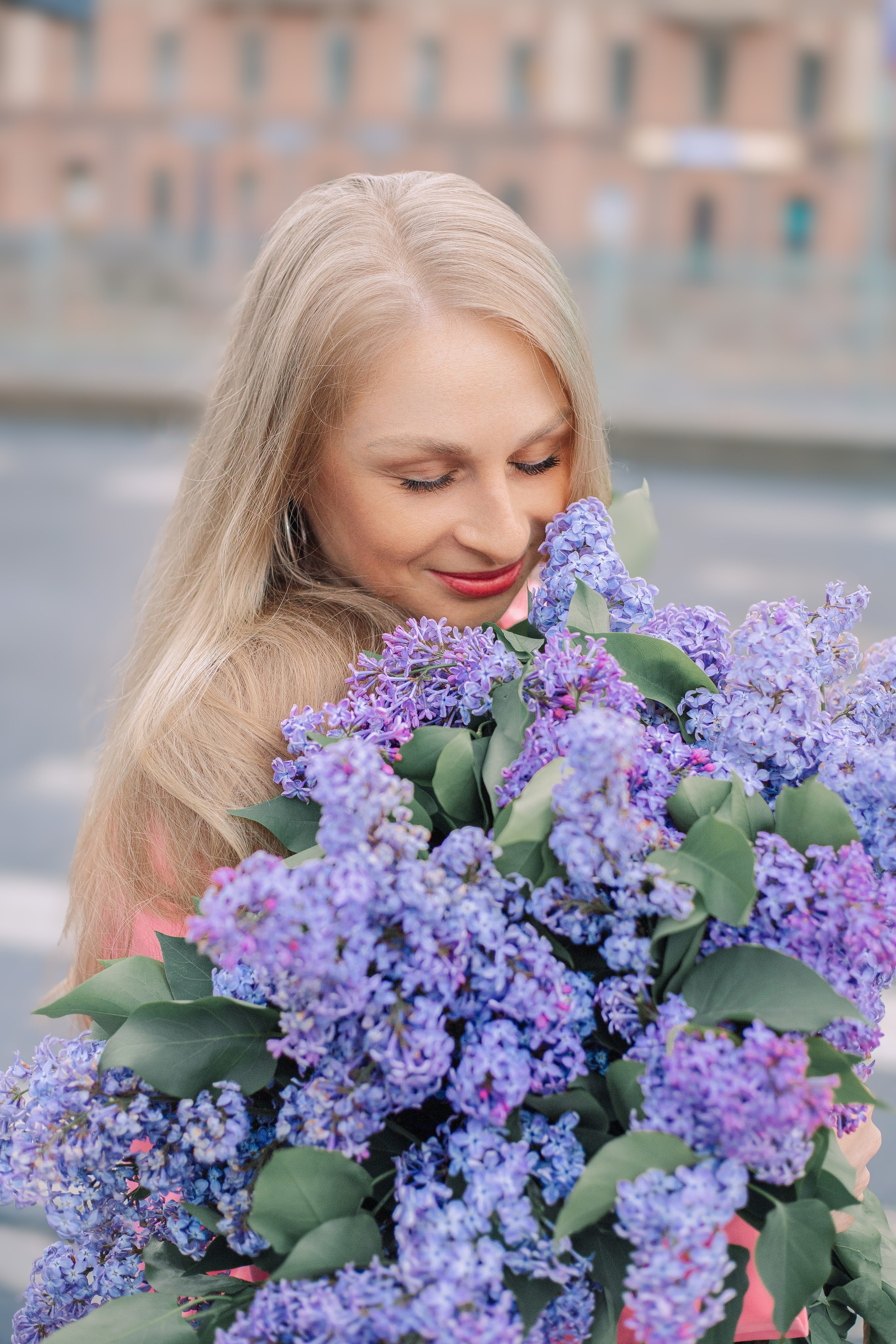 Городская фотопрогулка с букетом Сирени. Фотограф в Санкт-Петербурге, Анна Скворцова