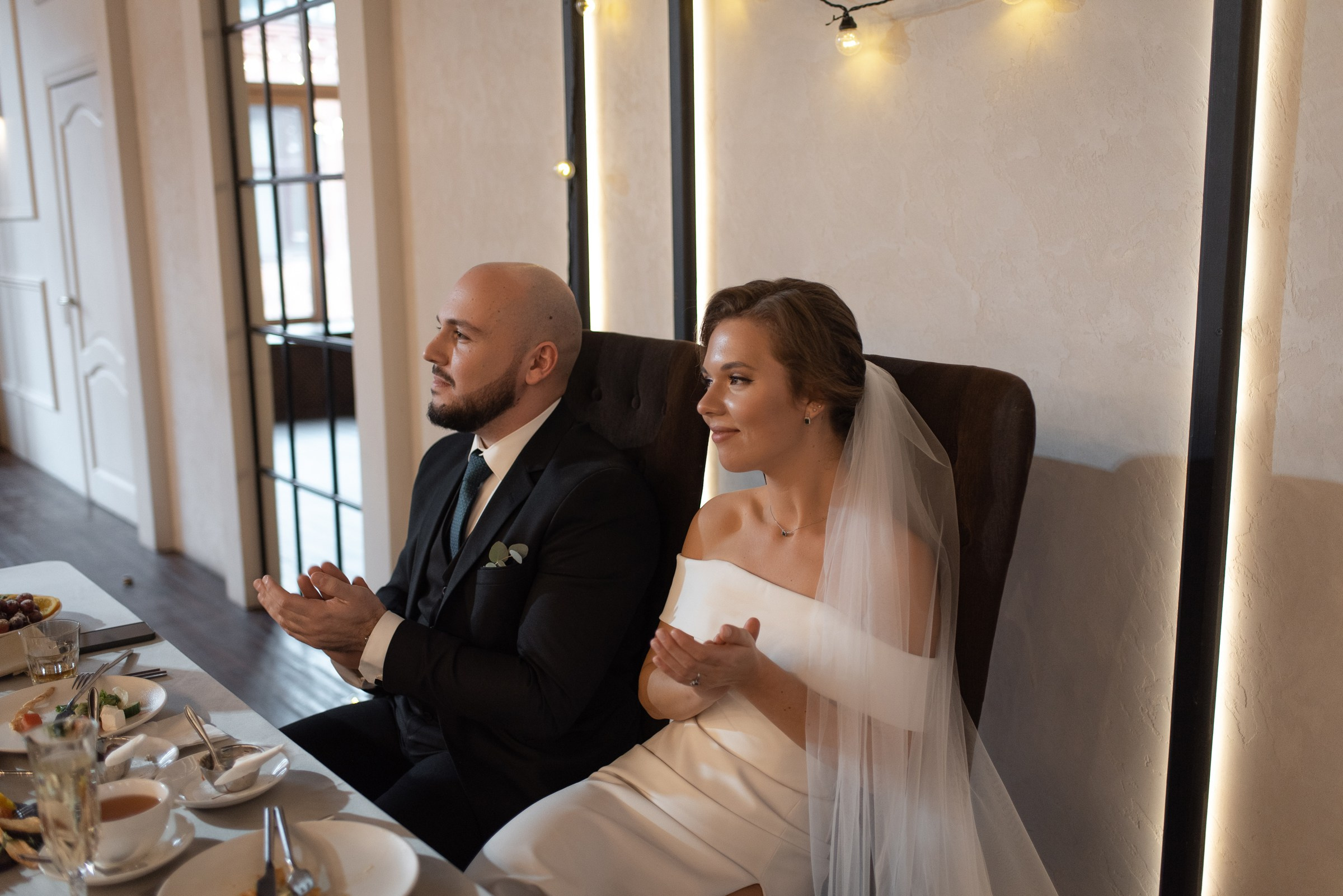 свадебный банкет в весеннем лофте