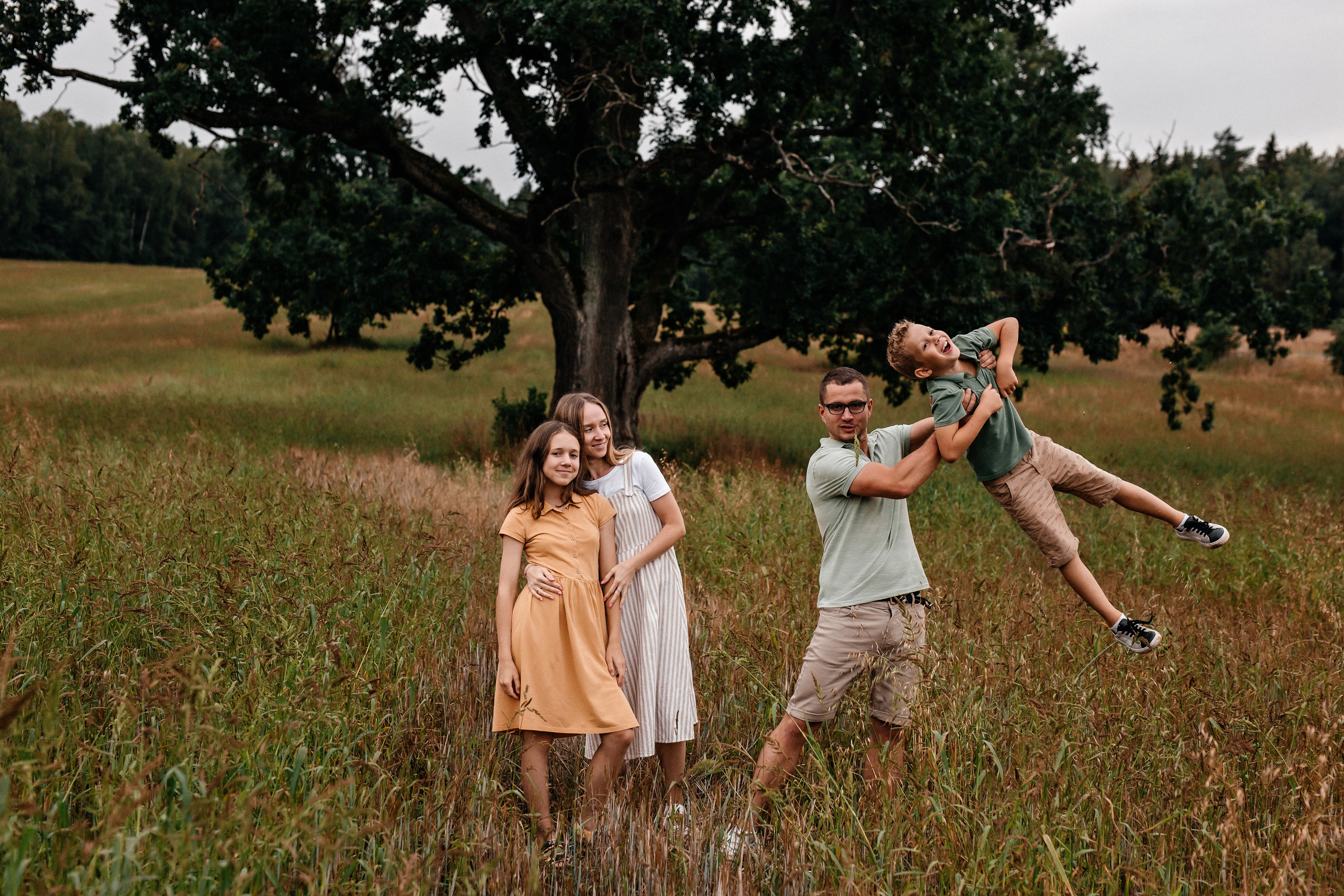 Оксана+Андрей=Яна, Глеб и Ольсон. Семейный фотограф в Минске Саша Павлюк