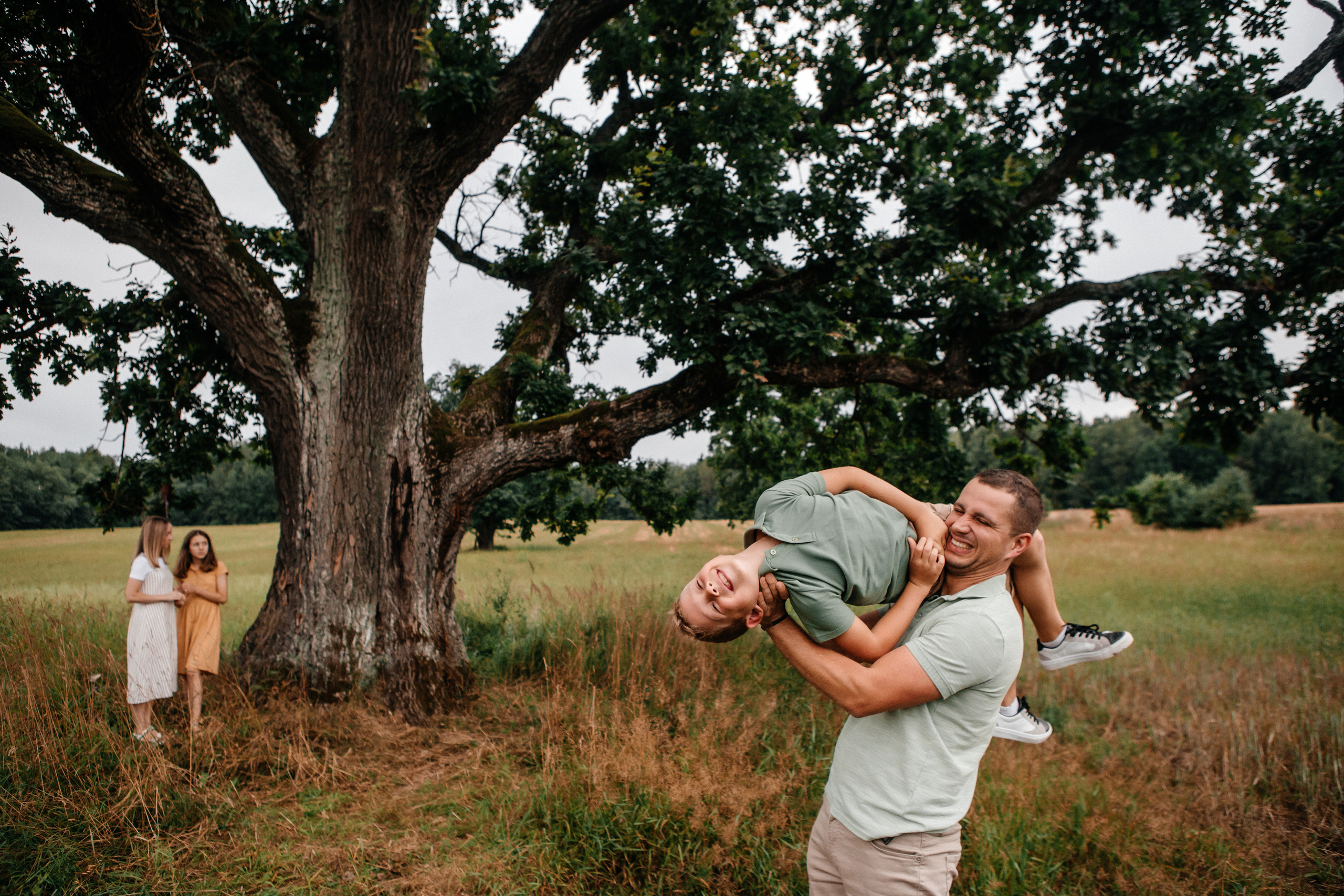 Оксана+Андрей=Яна, Глеб и Ольсон. Семейный фотограф в Минске Саша Павлюк