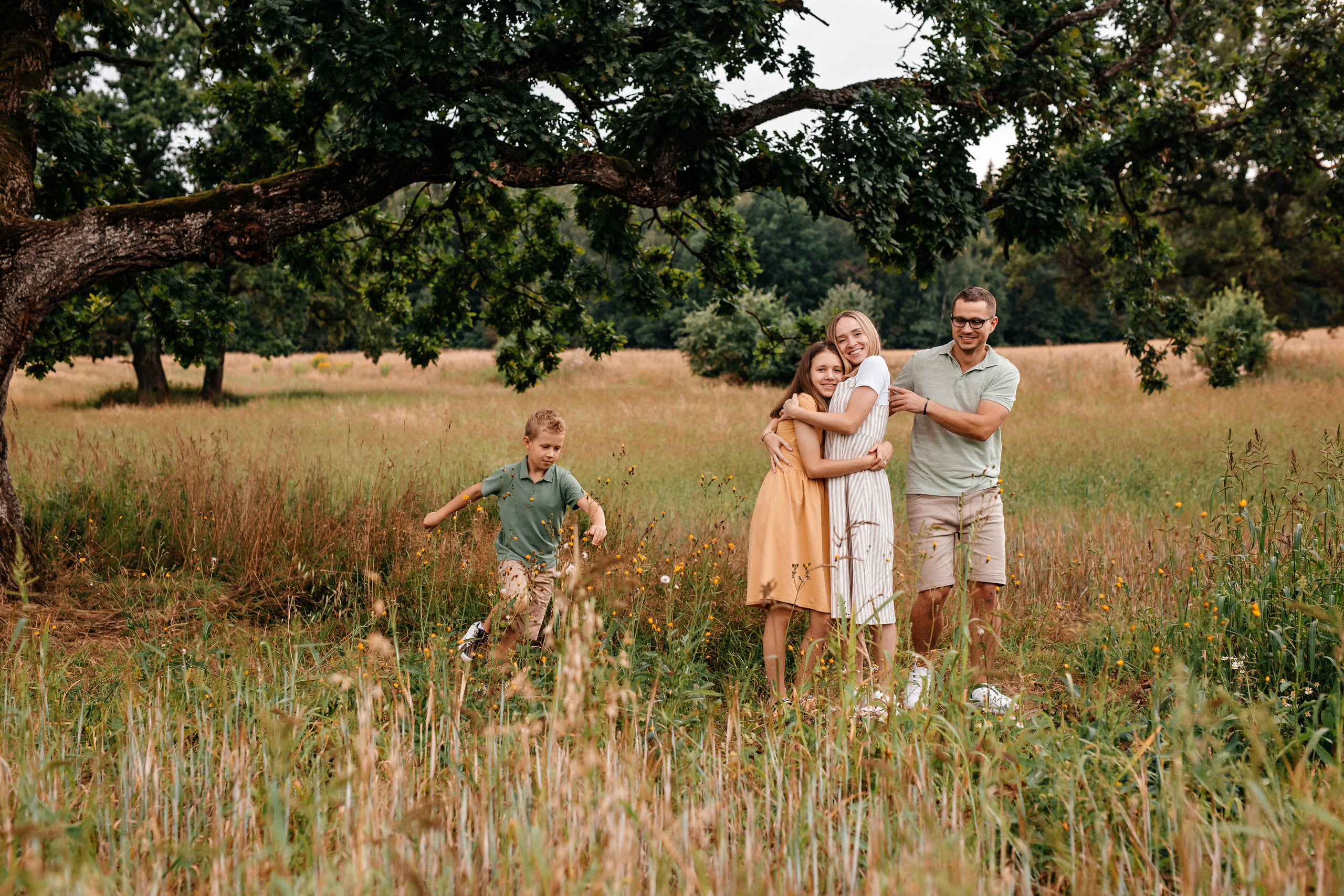 Оксана+Андрей=Яна, Глеб и Ольсон. Семейный фотограф в Минске Саша Павлюк