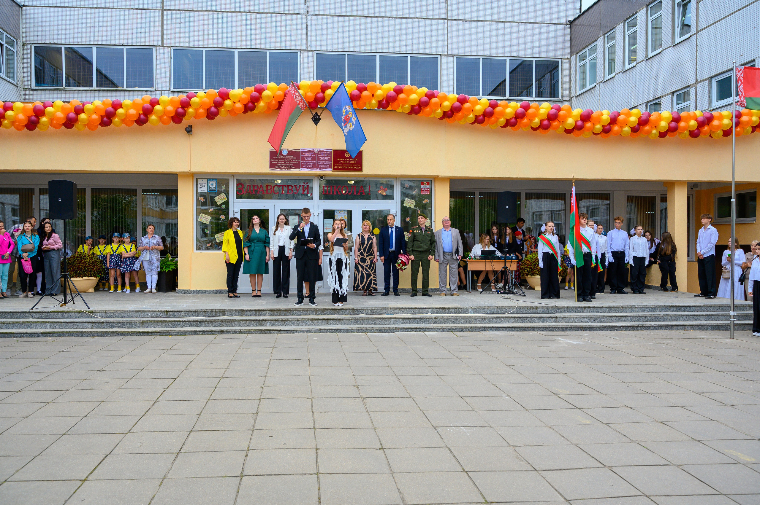 Вот звучит первый звонок, перед этим долгое приготовление к новому этапу в жизни, Яромир идет в школу. Фотоуслуги, услуги фотографа, фотографирование важных событий