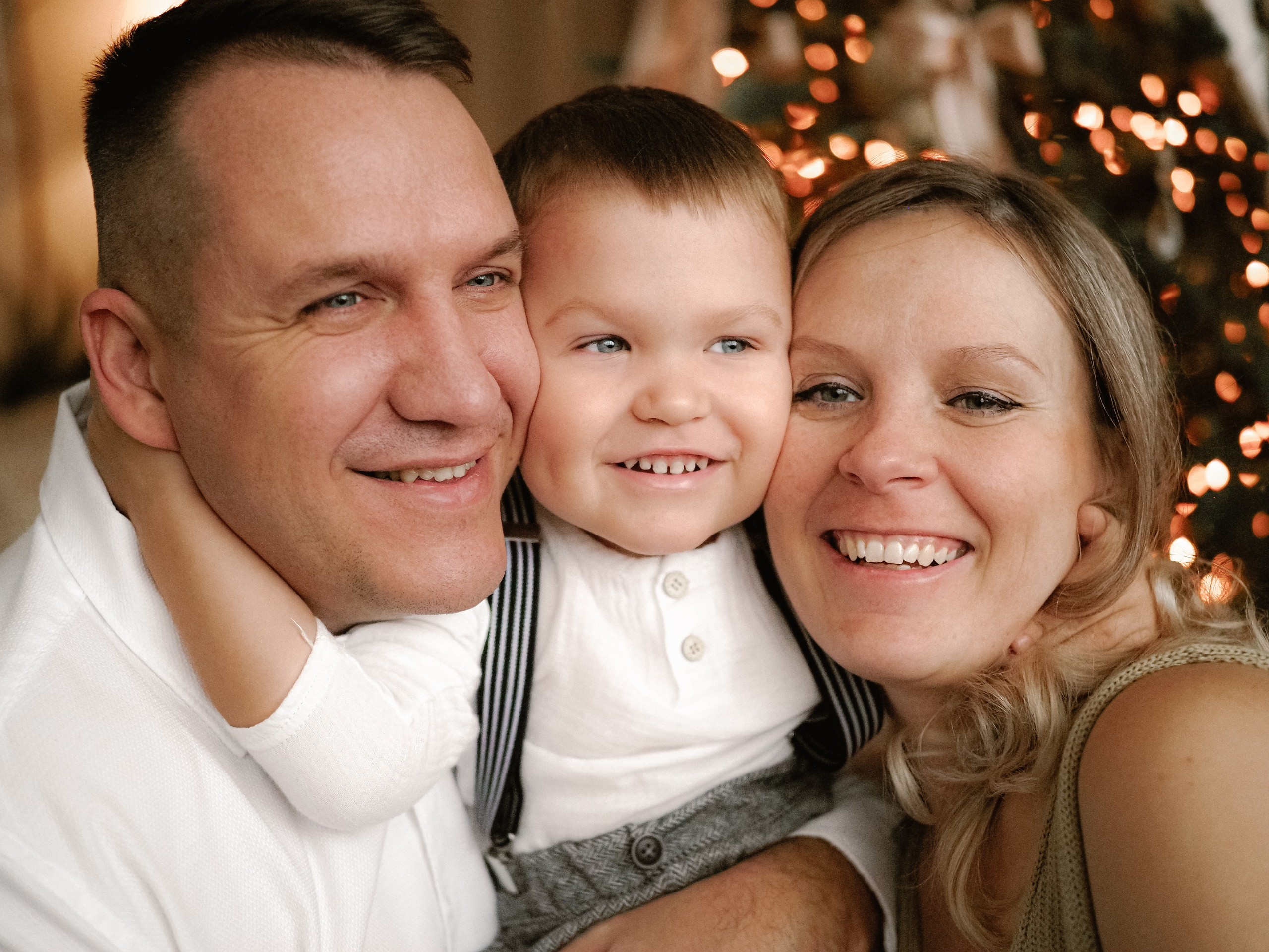 Если фото у елочки, то вот так. Фотограф Рязань. Семейный Свадебный фотограф