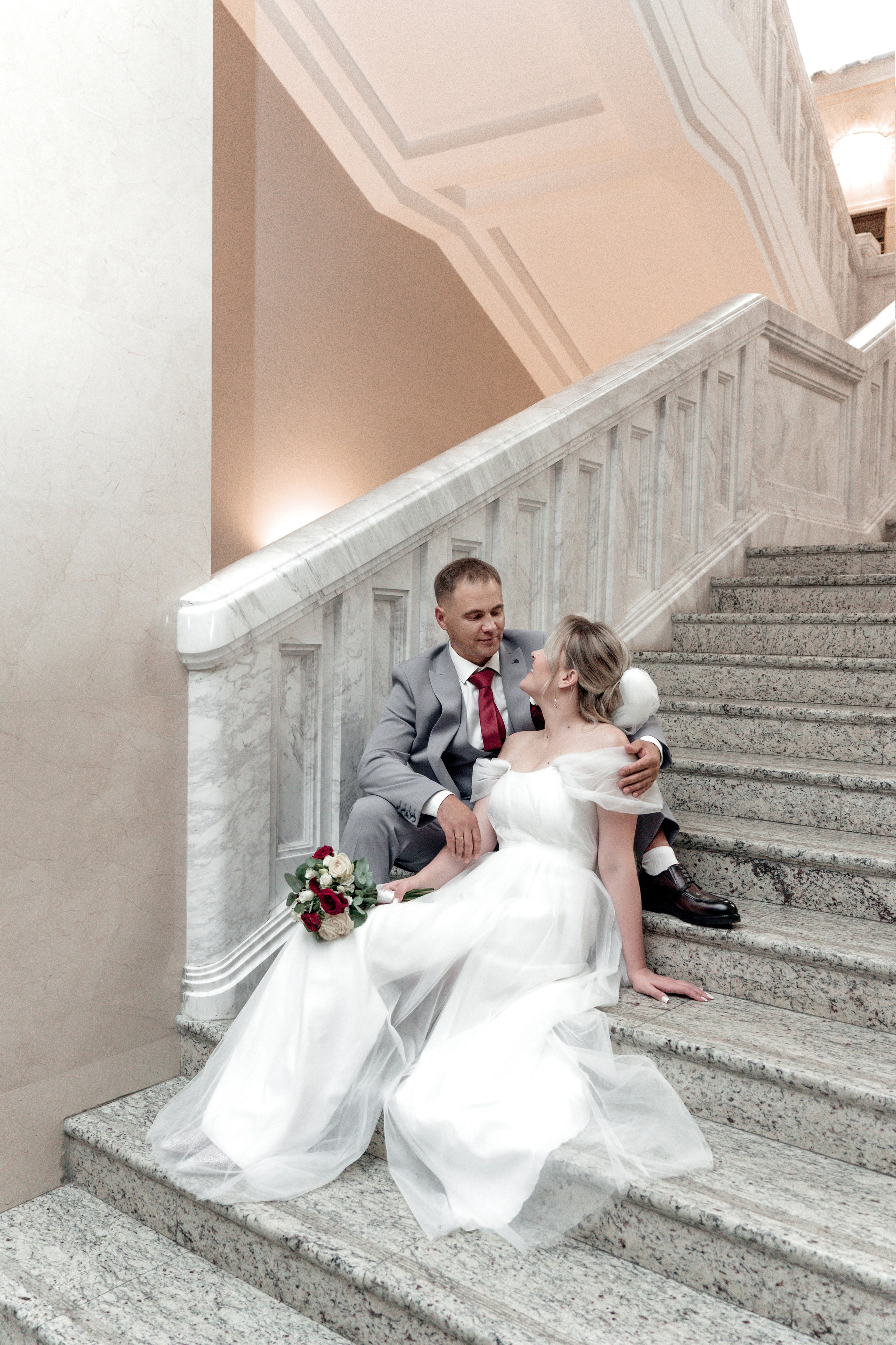 Фотосессия в театре: свадебные моменты. Ваш семейный фотограф в Минске — Вика Трегубова