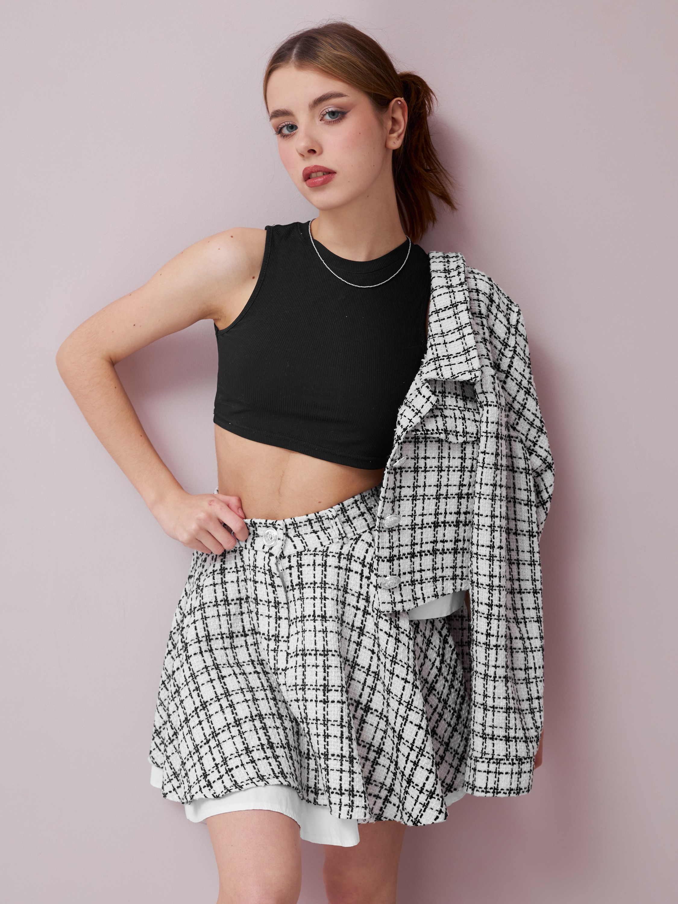 Фотосъемка костюма с юбкой пиджаком Екатеринбург Wildberries ВБ Ozon Озон фотосессия одежды Екб заказать цена фотосъемка товара WB костюмы. Фотограф Екатеринбург Анастасия Жерновская | Маркетплейсы и нейрофото