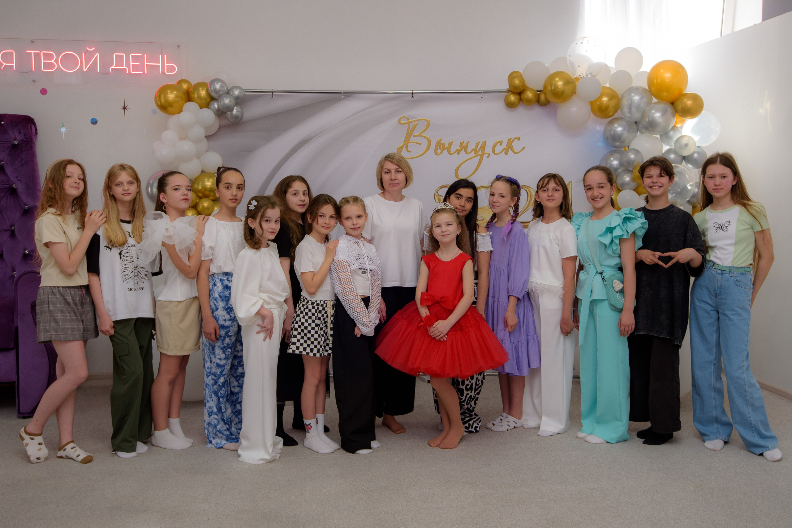 Выпускной 4классы. Выпускные книги Анапа Новороссийск Краснодар