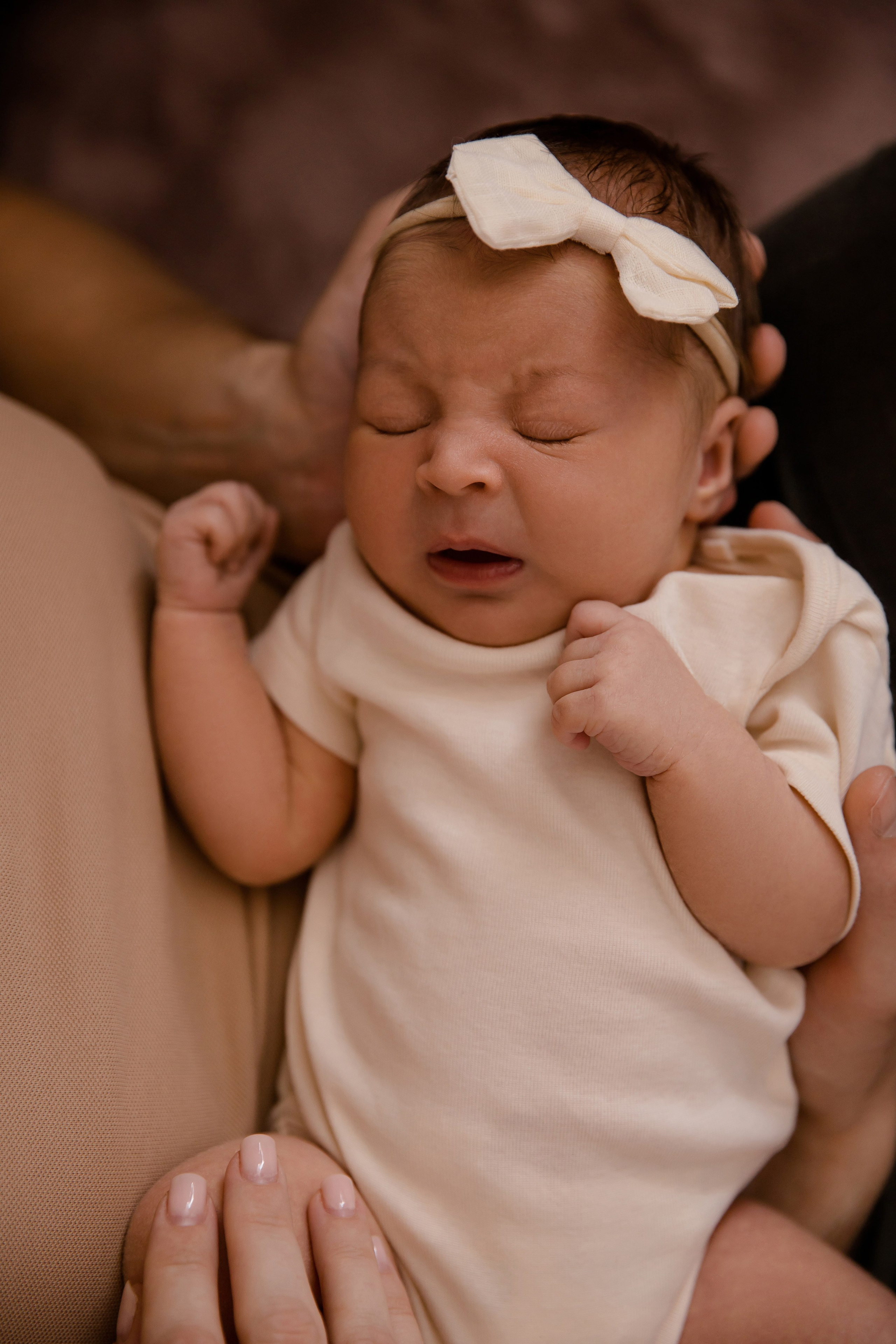 Новорожденная Ульяна в уюте дома. Семейный и детский фотограф в Москве Вера Ускова