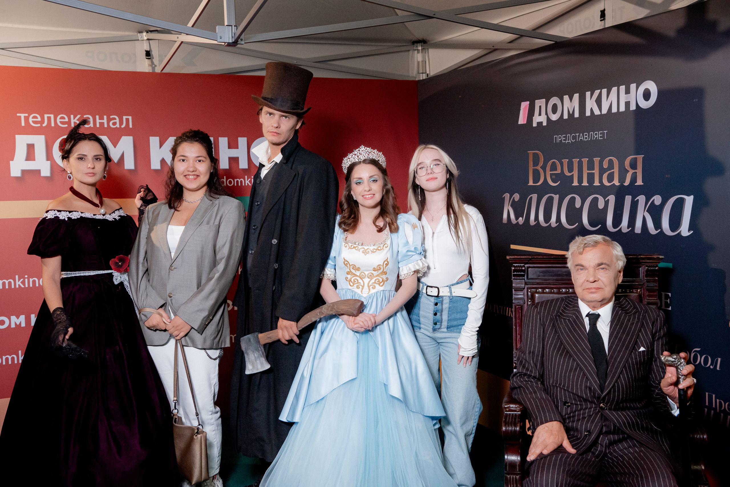 Портретные фото с артистами в палатке Триколор Дом Кинов на день города Волгоград. Фотограф в Волгограде и Волжском Александр Горбань