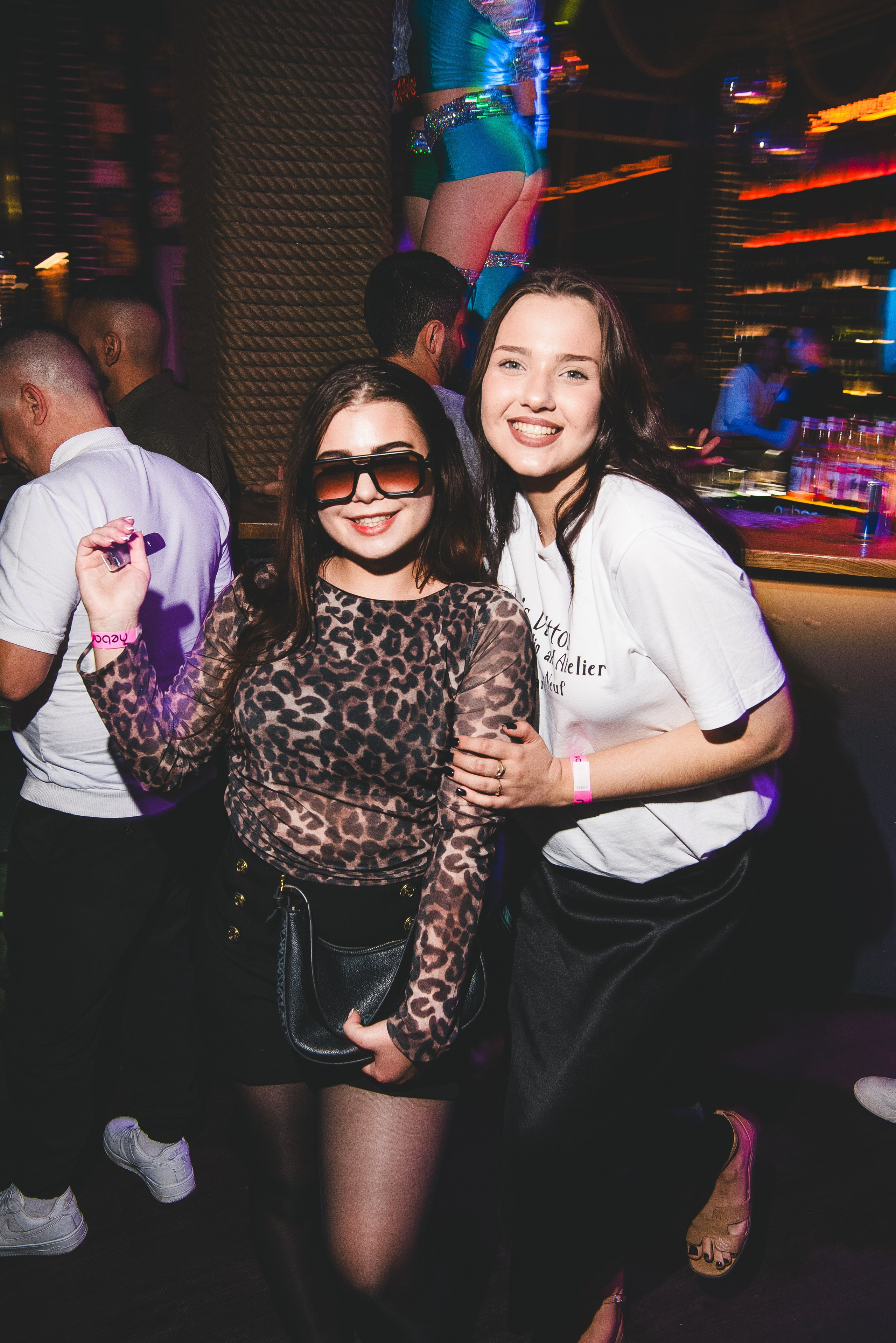 Фотоотчёты о вечеринках для НеБар Волгоград. Или стиль «пьяный фотограф». Фотограф в Волгограде и Волжском Александр Горбань