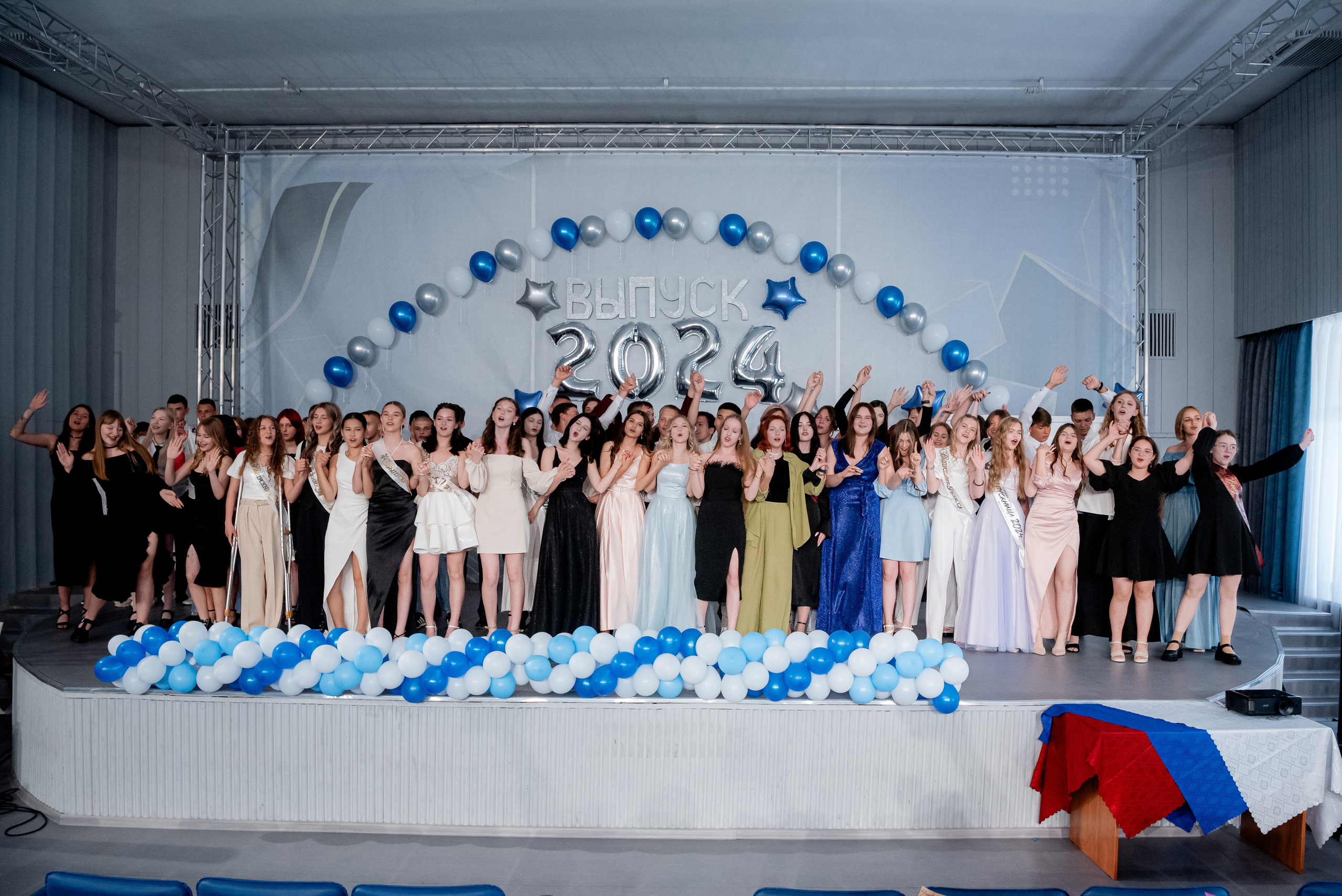 86 школа. Вручение. ДК Тракторозаводского района. Фотограф в Волгограде и Волжском Александр Горбань