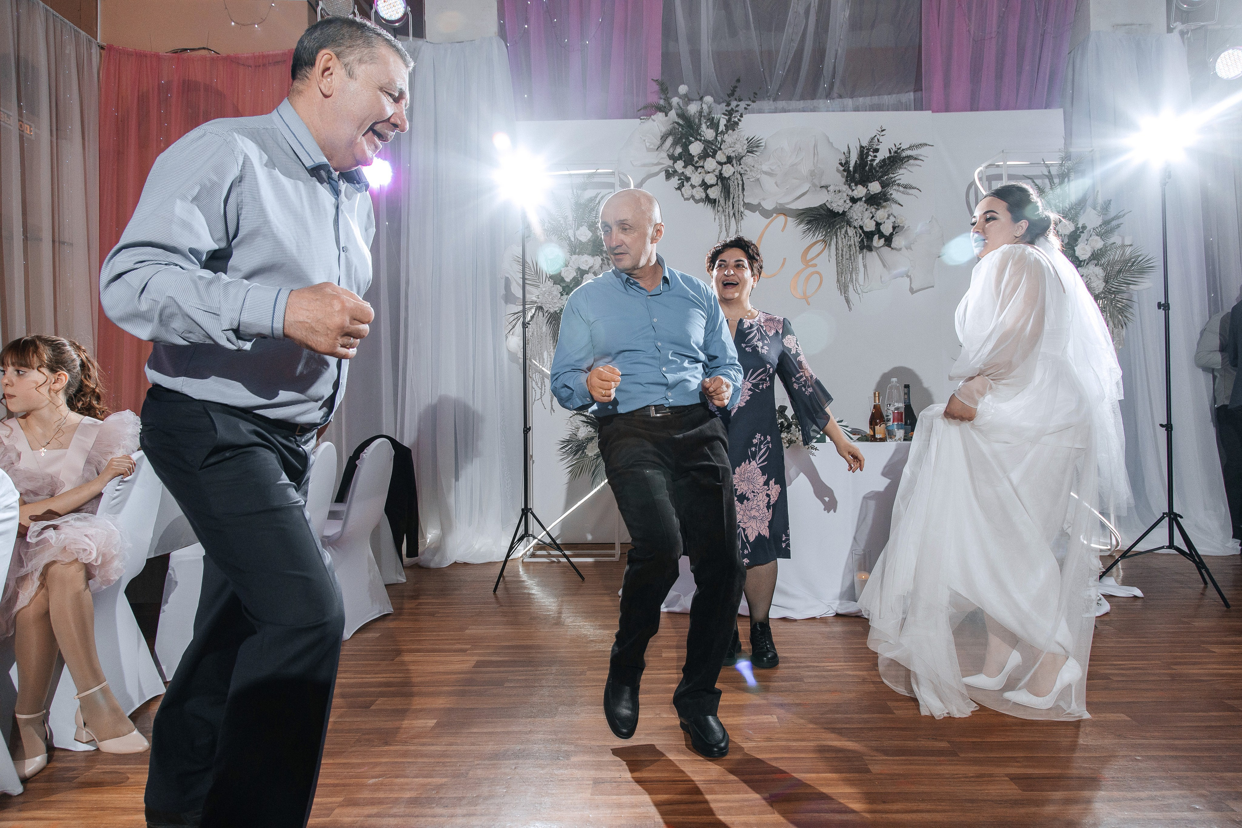 S & E. Street photographer