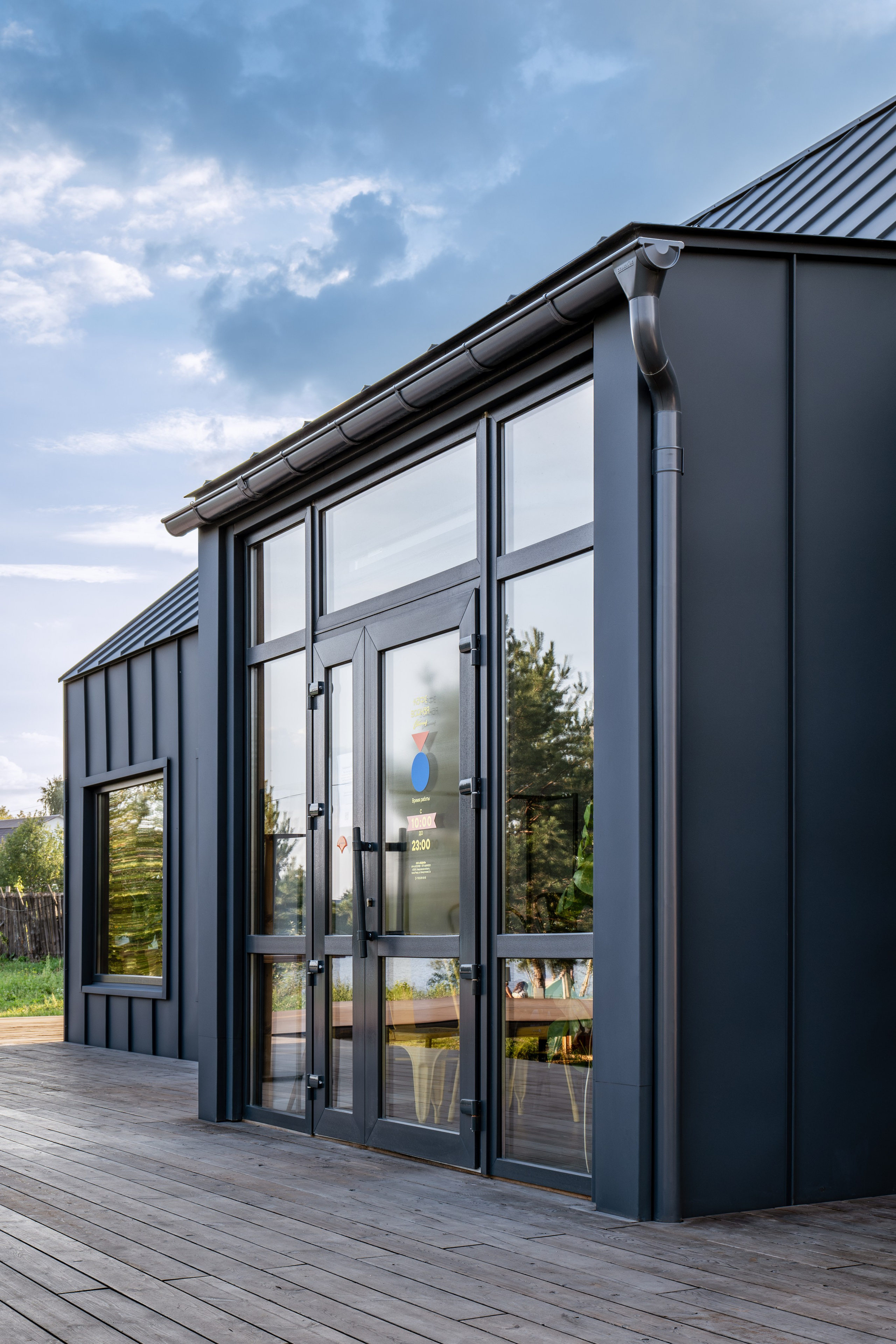 Кафе в городе Ревда. Водная станция. Интерьерный фотограф. Фотограф архитектуры