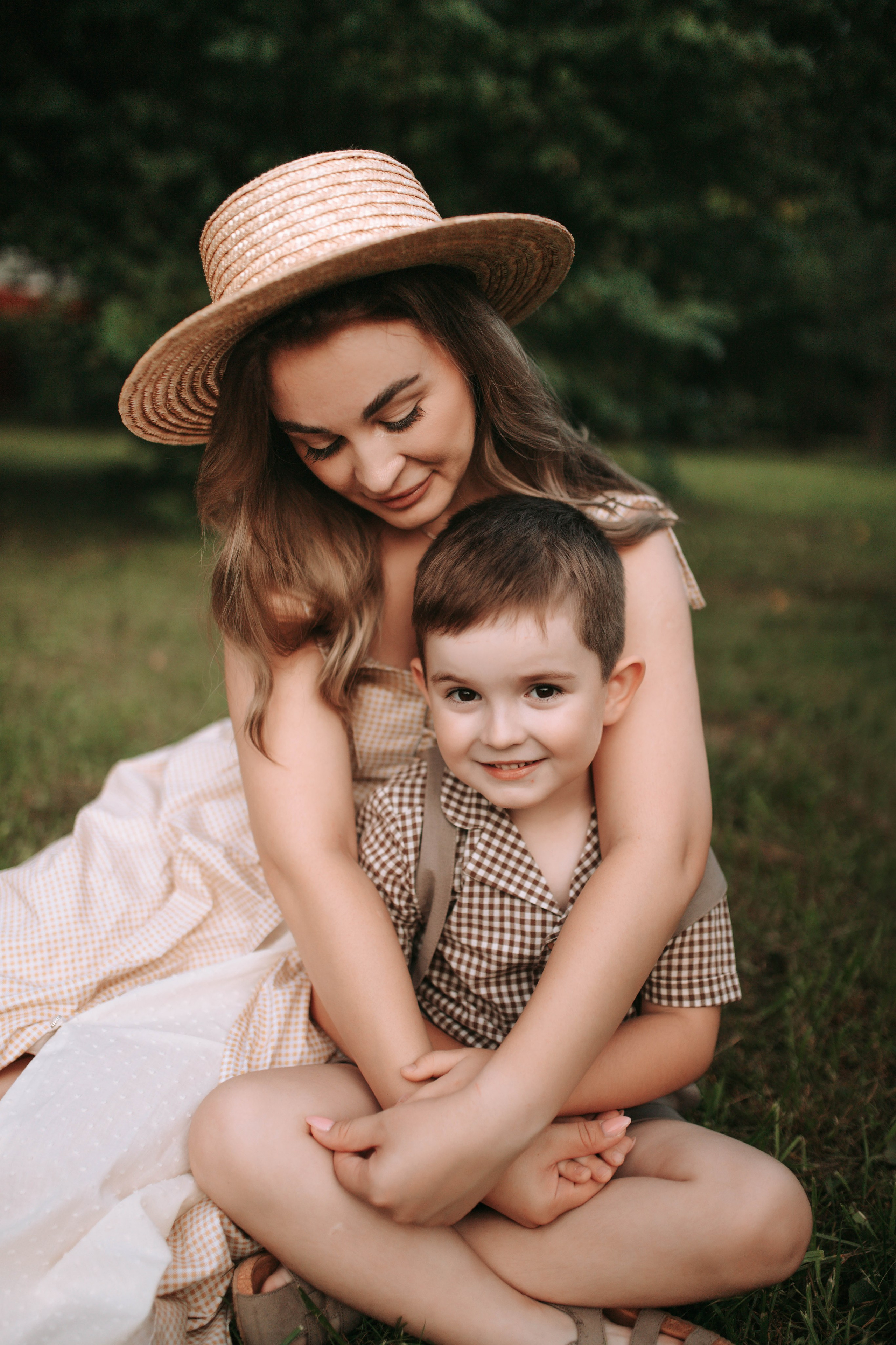Весёлая прогулка вместе с мамой. Свадебный и семейный фотограф в Нижнем Новгороде