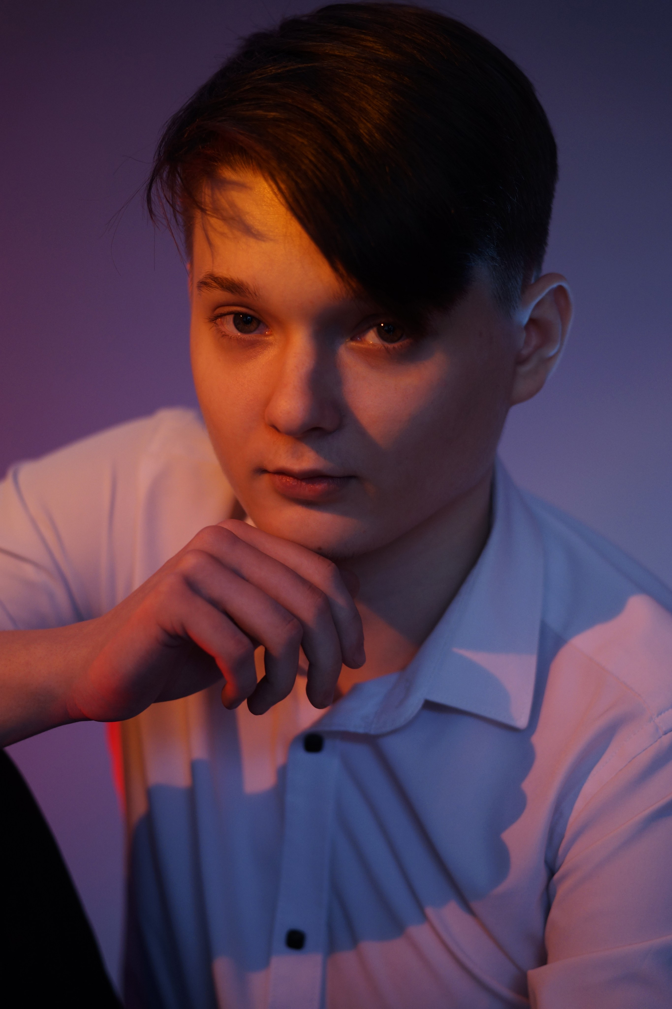 В школе, портреты с цветной подсветкой. Ольга Плаксина фотограф в Саратове