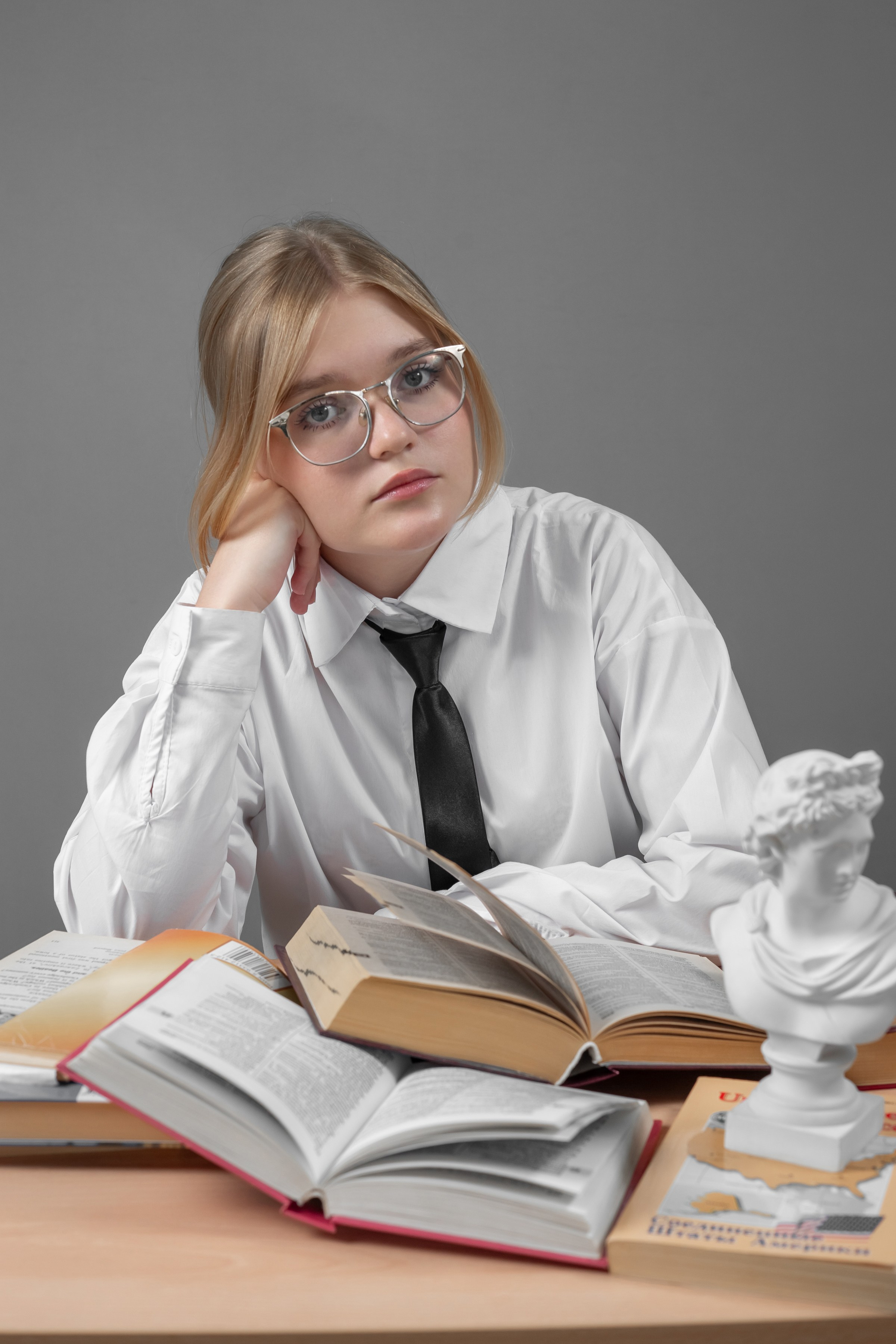 Портреты на сером  фоне. Ольга Плаксина фотограф в Саратове