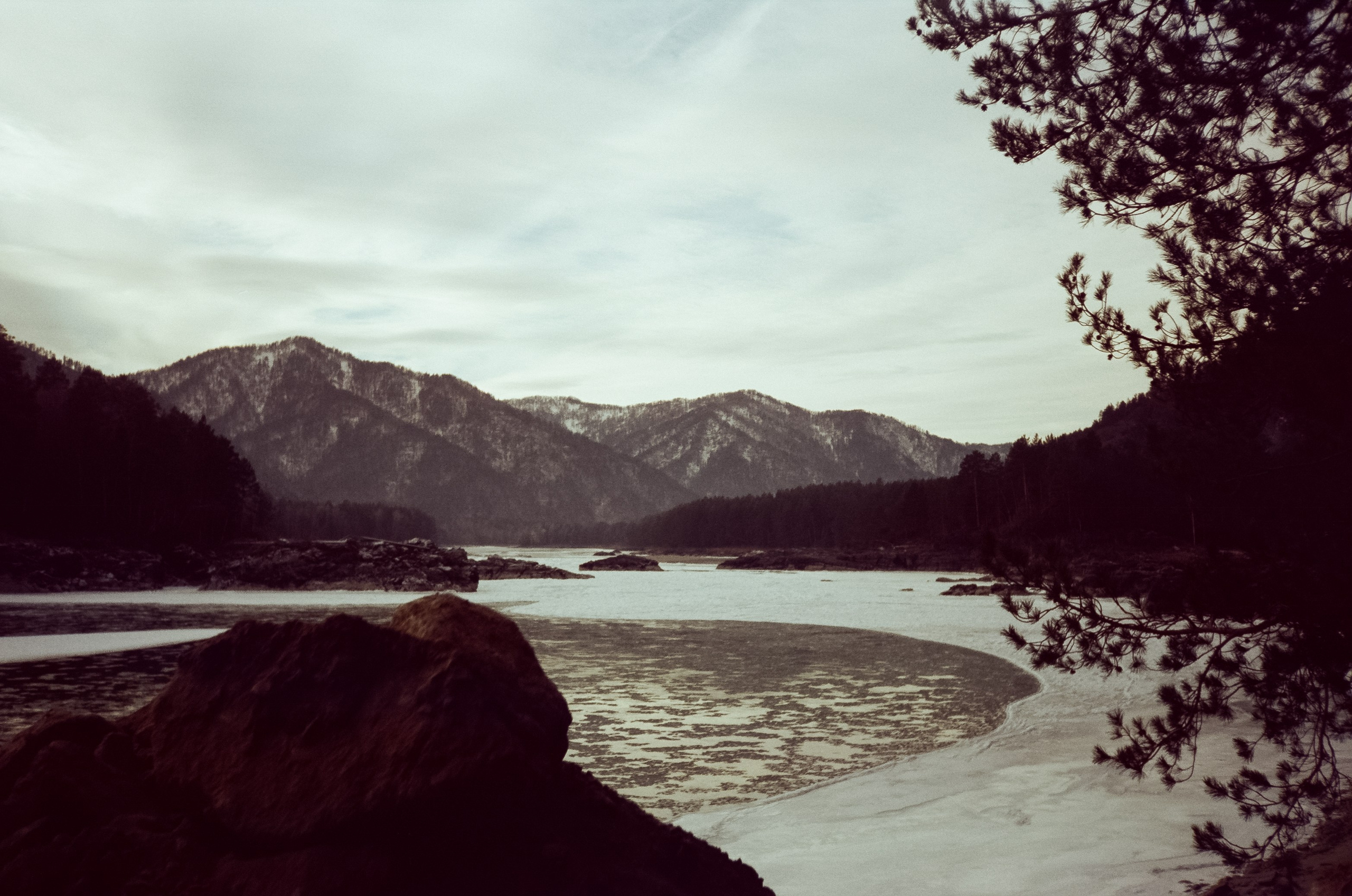 Сила Алтая и дорога в Манжерок. Land Cruiser и горы на закате. Фотограф-документалист Мария Осокина