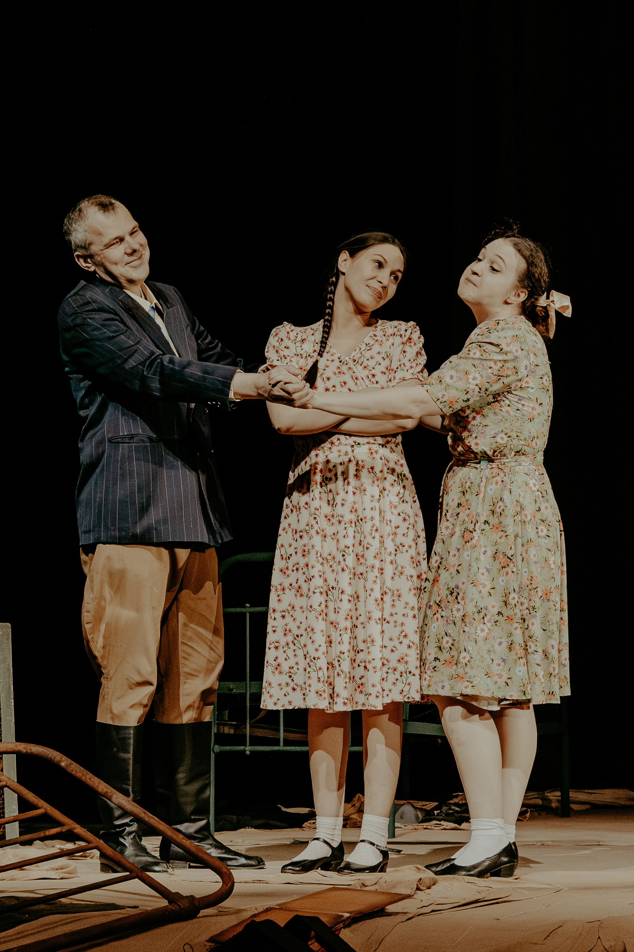 Театр Юного Зрителя " Не покидай меня». Фотограф Марк Файзулин