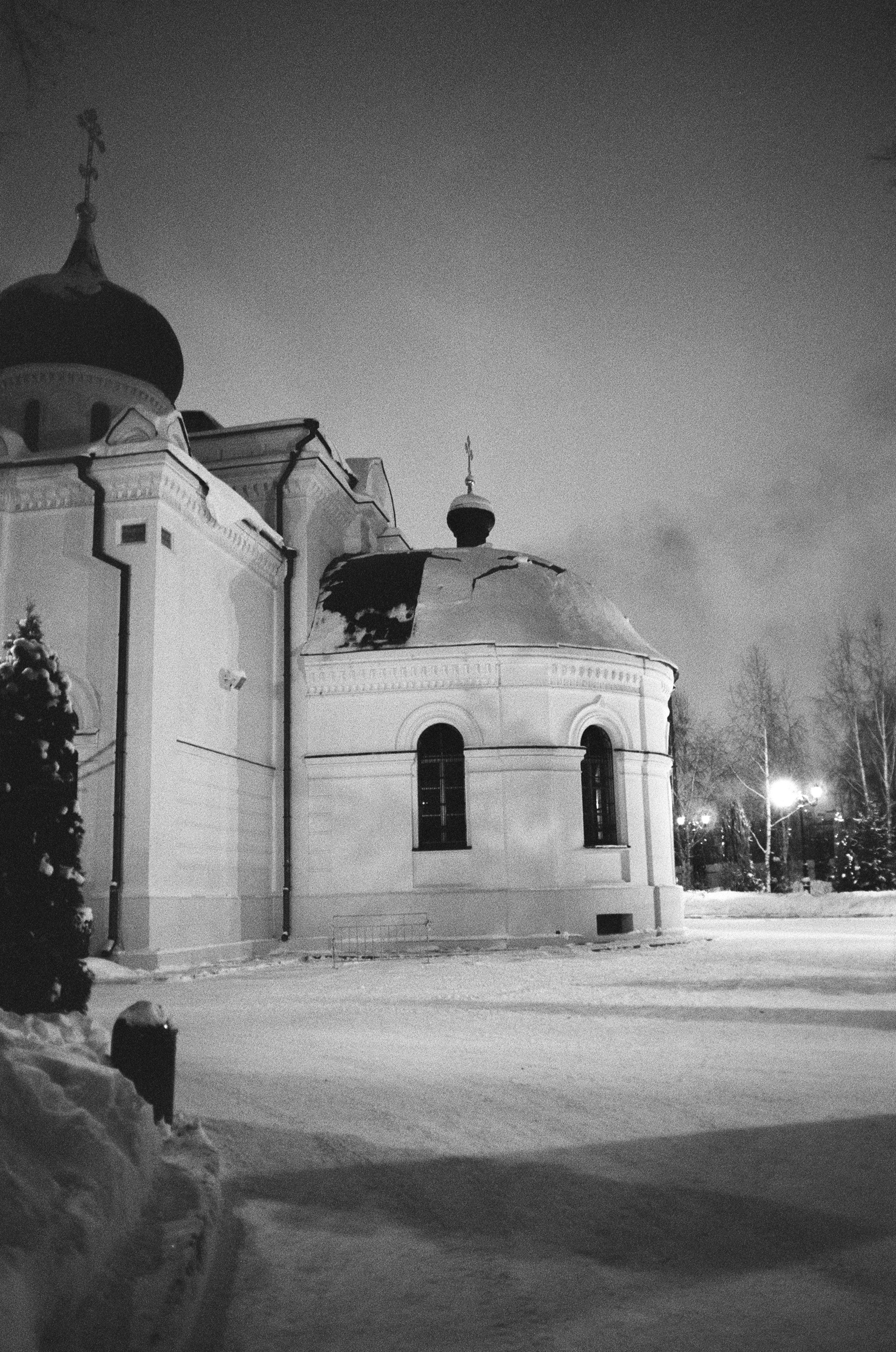 Voigtlander BESSA-T / Ultron 28 mm f/2 / Ilford PAN 400