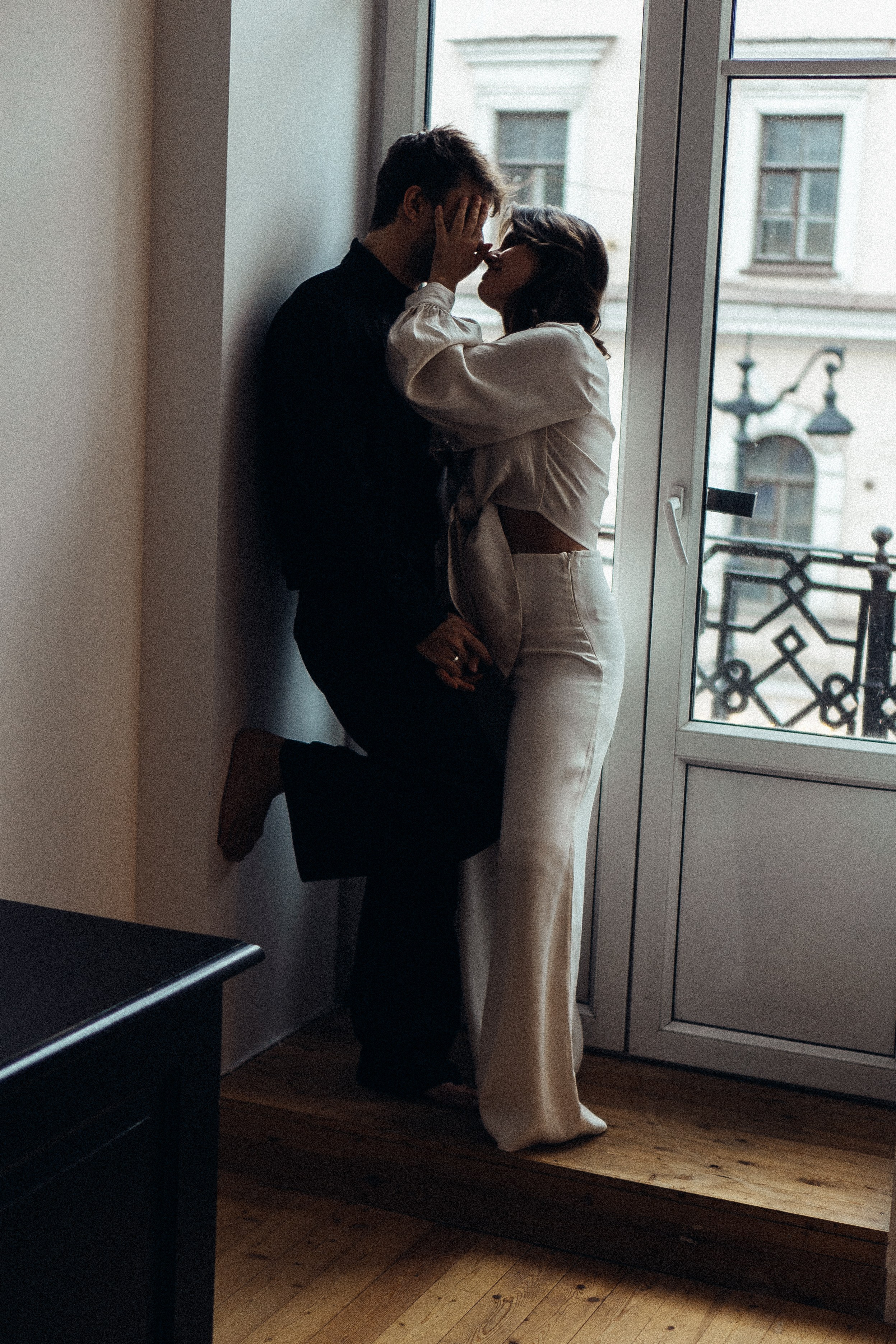 УТРО ЖЕНИХА И НЕВЕСТЫ В ПИТЕРСКОЙ КВАРТИРЕ И СЬЕМКА С СВАДЕБНЫХ ОБРАЗАХ. Профессиональный фотограф, Санкт-Петербург — Виктория Богомолова