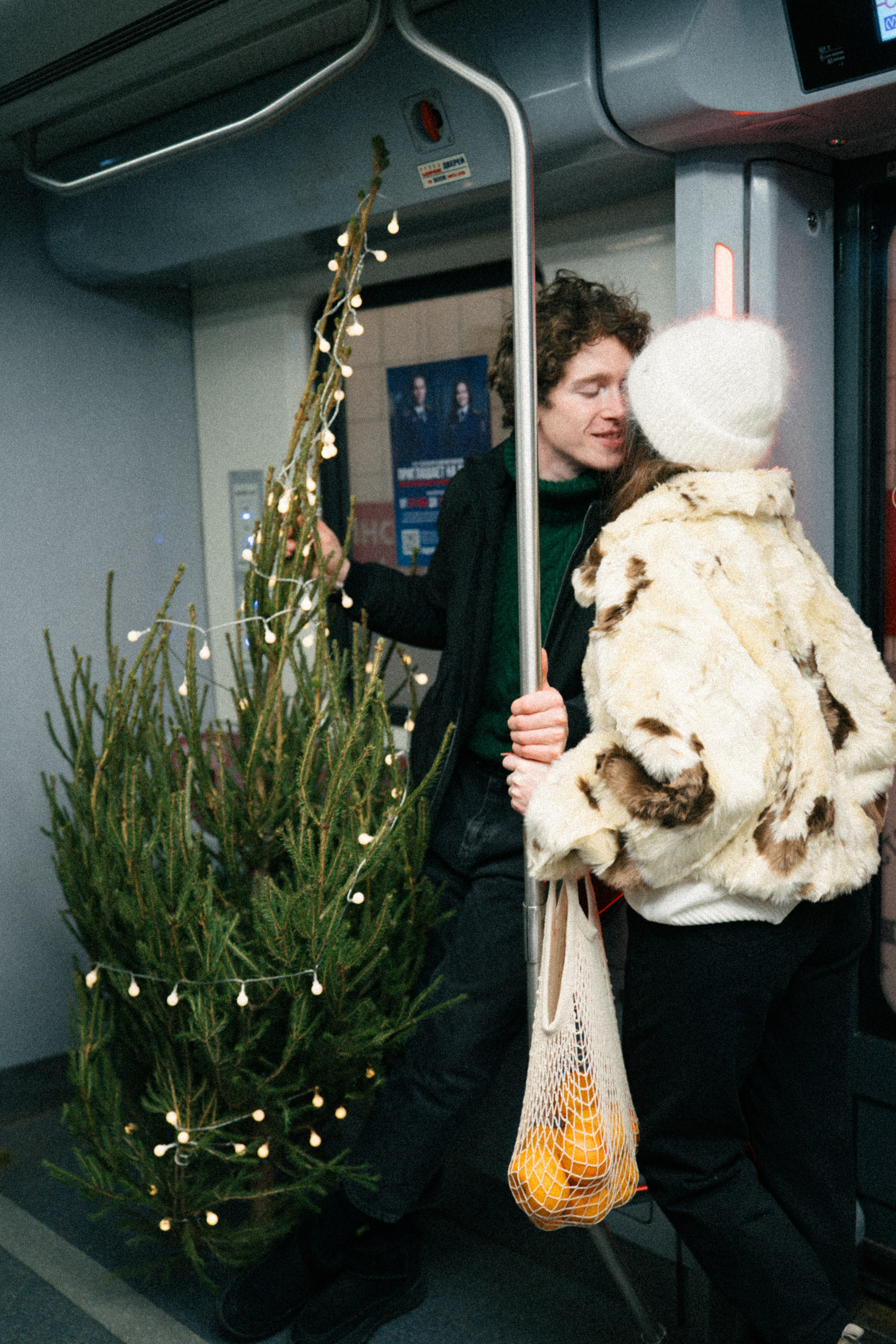 НОВОГОДНЯЯ ПРОГУЛКА ПАРЫ ПО ЧЕРНЫШЕВСКОЙ ПЕРЕД НОВЫМ ГОДОМ. Профессиональный фотограф, Санкт-Петербург — Виктория Богомолова