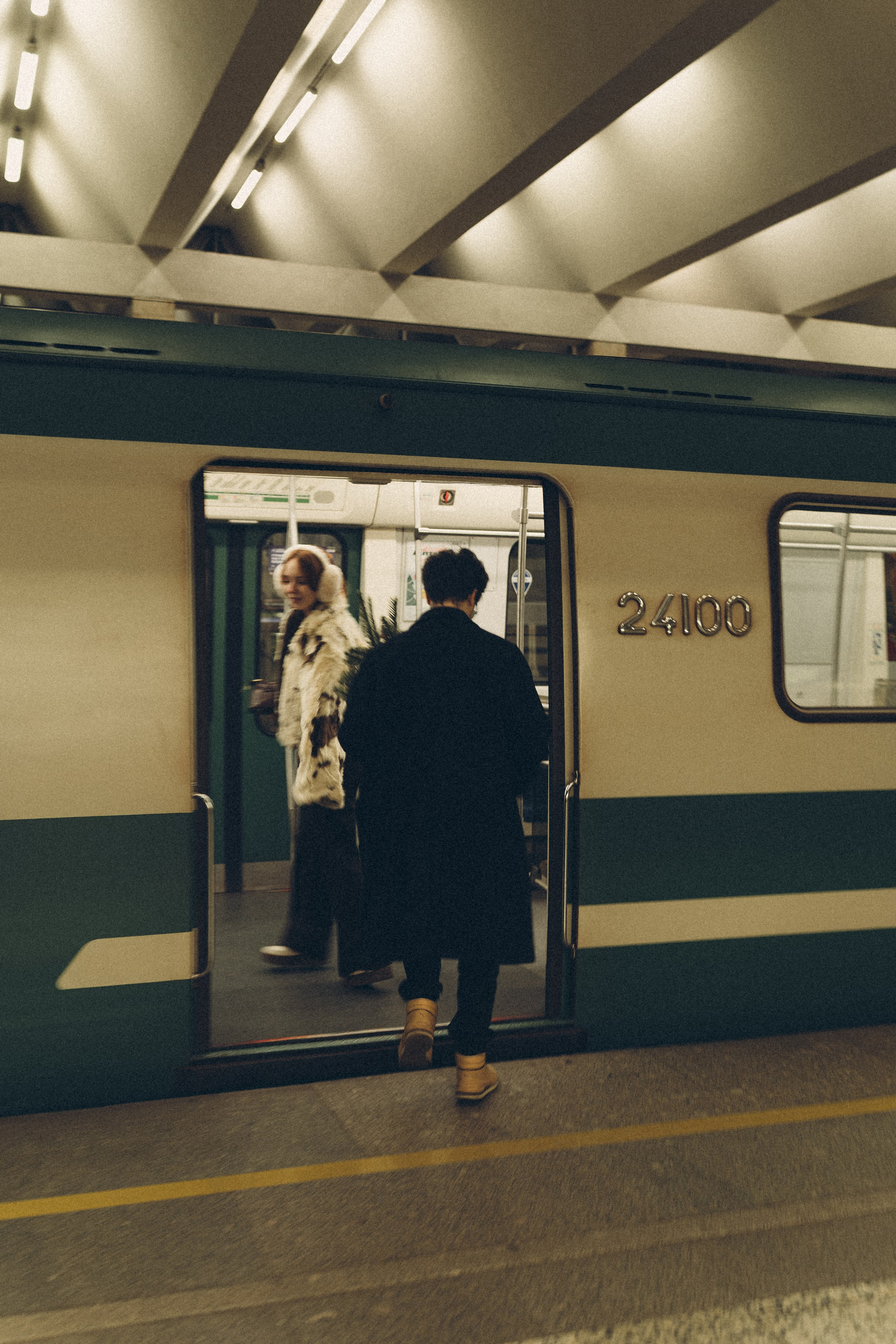 НОВОГОДНЯЯ ФОТОСЕСИИЯ ПАРЫ В МЕТРО ЛЮБОВЬ. Профессиональный фотограф, Санкт-Петербург — Виктория Богомолова