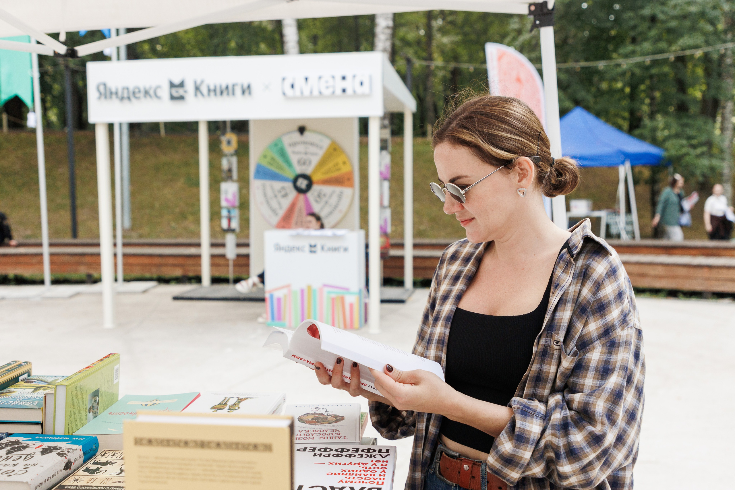 Книжный фестиваль «Смены» в Выксе 2025. Фотограф городских и семейных событий Артем Карпухин