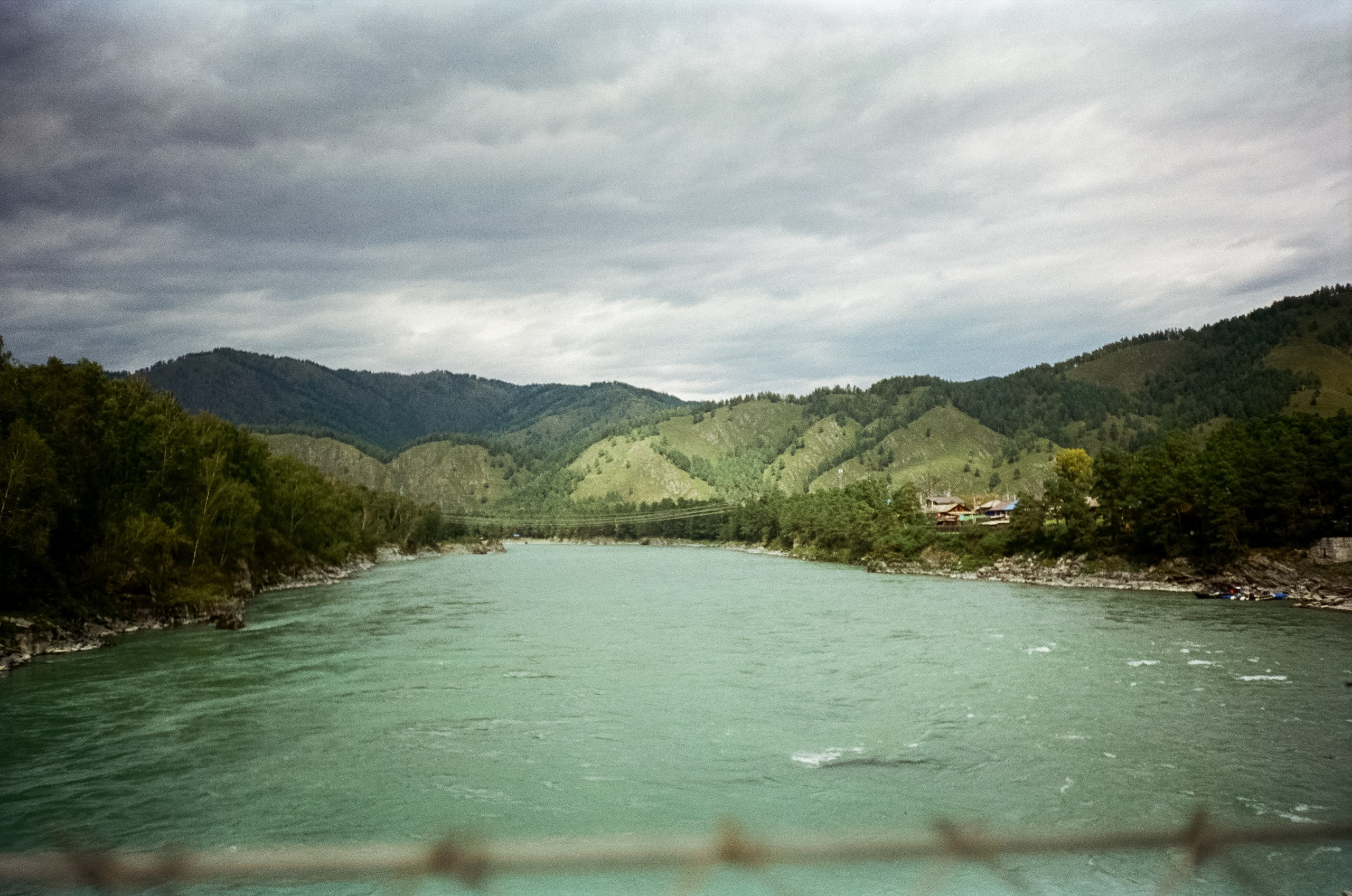 Зубы Дракона. Подвесной мост, скалы и Катунь. Фотограф-документалист Мария Осокина