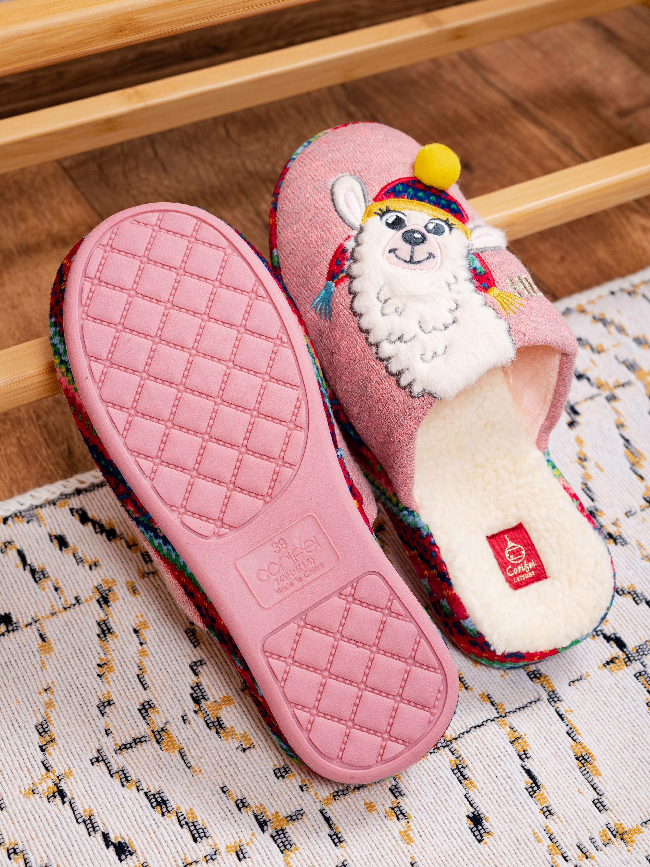 Тапочки. Предметный фотограф, фото для маркетплейсов Пятигорск, КМВ