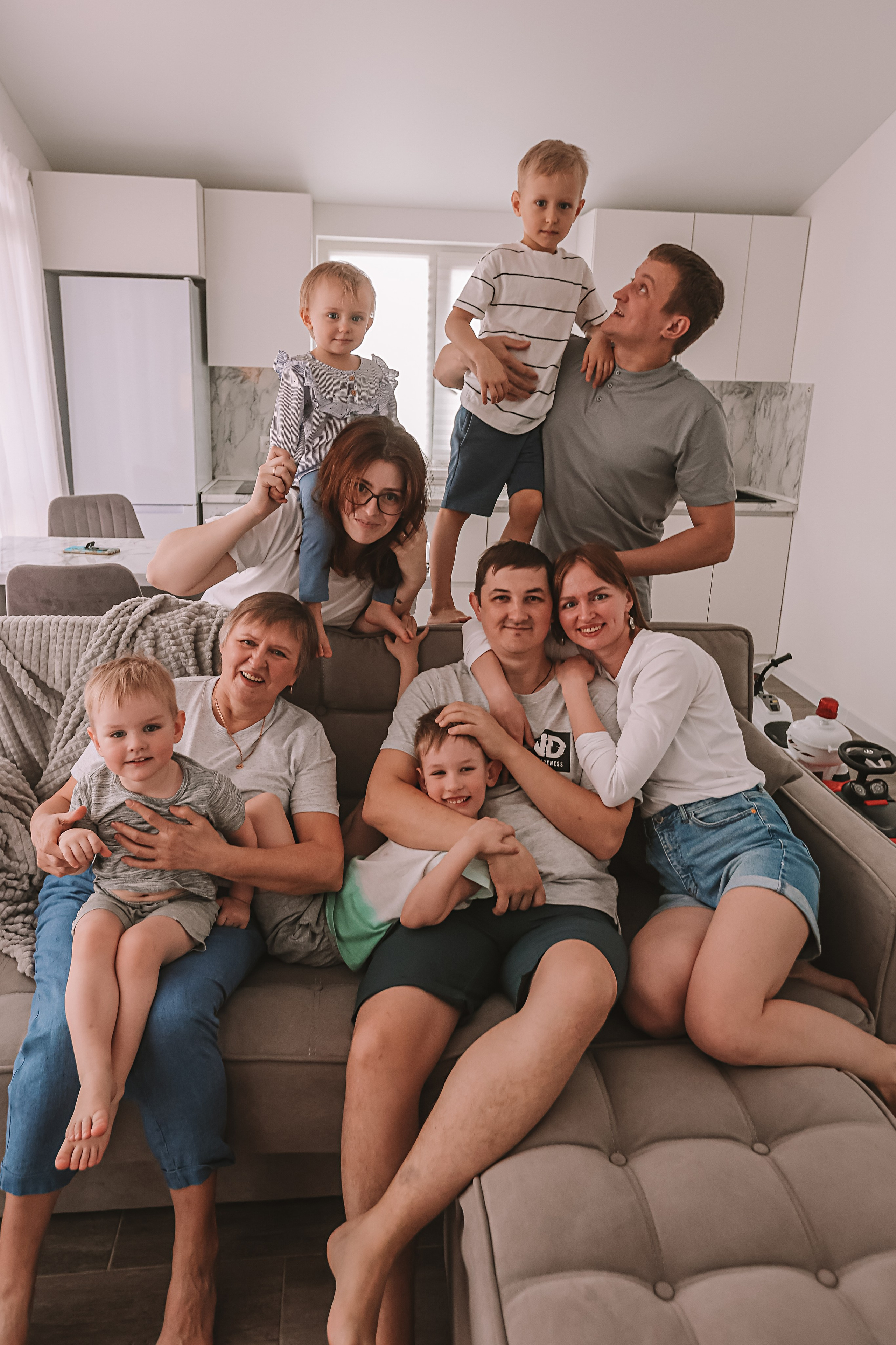 Семейная в домике (репортаж). Семейный фотограф Тюмень, фотограф на роды Салмина Мария