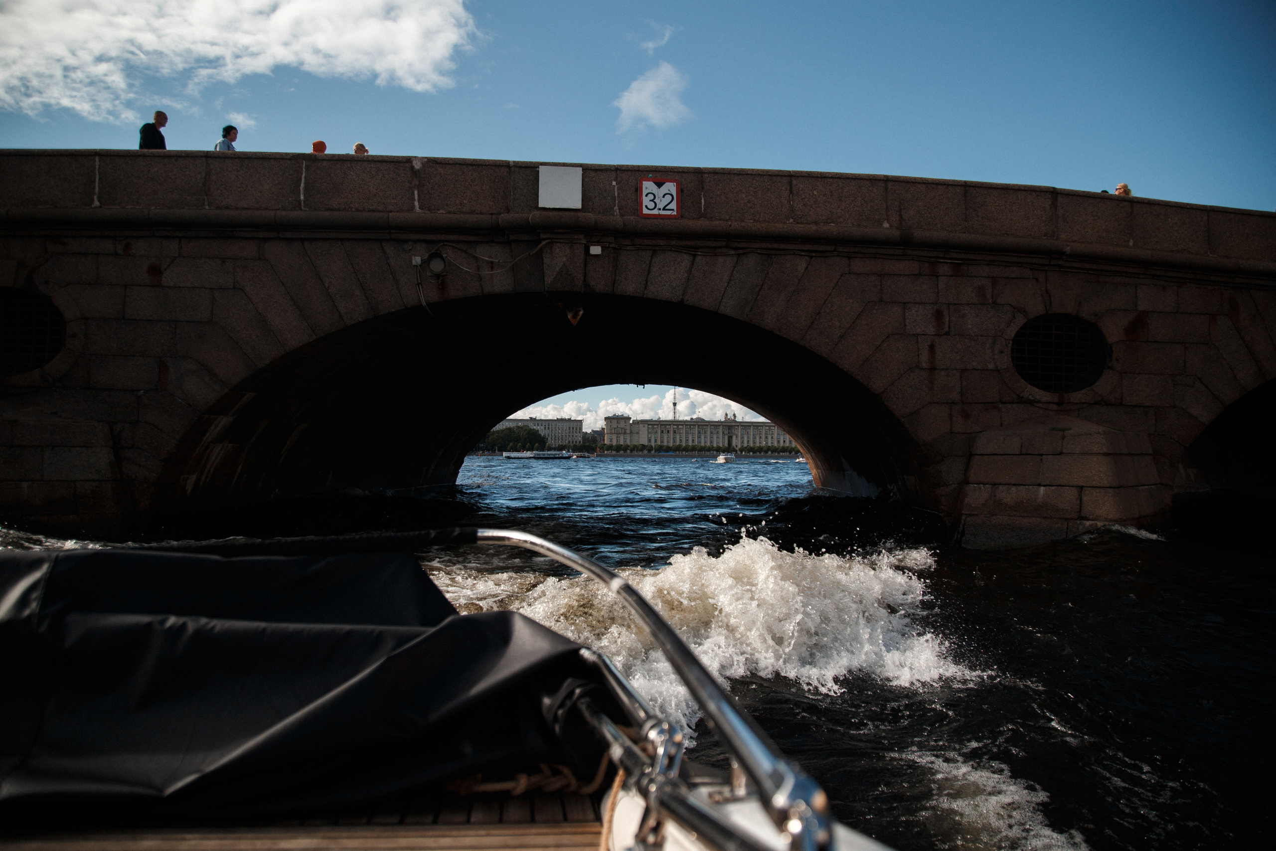Прогулка по рекам и каналам Петербурга. Юля Шаровьёва семейный и свадебный фотограф в Санкт-Петербурге