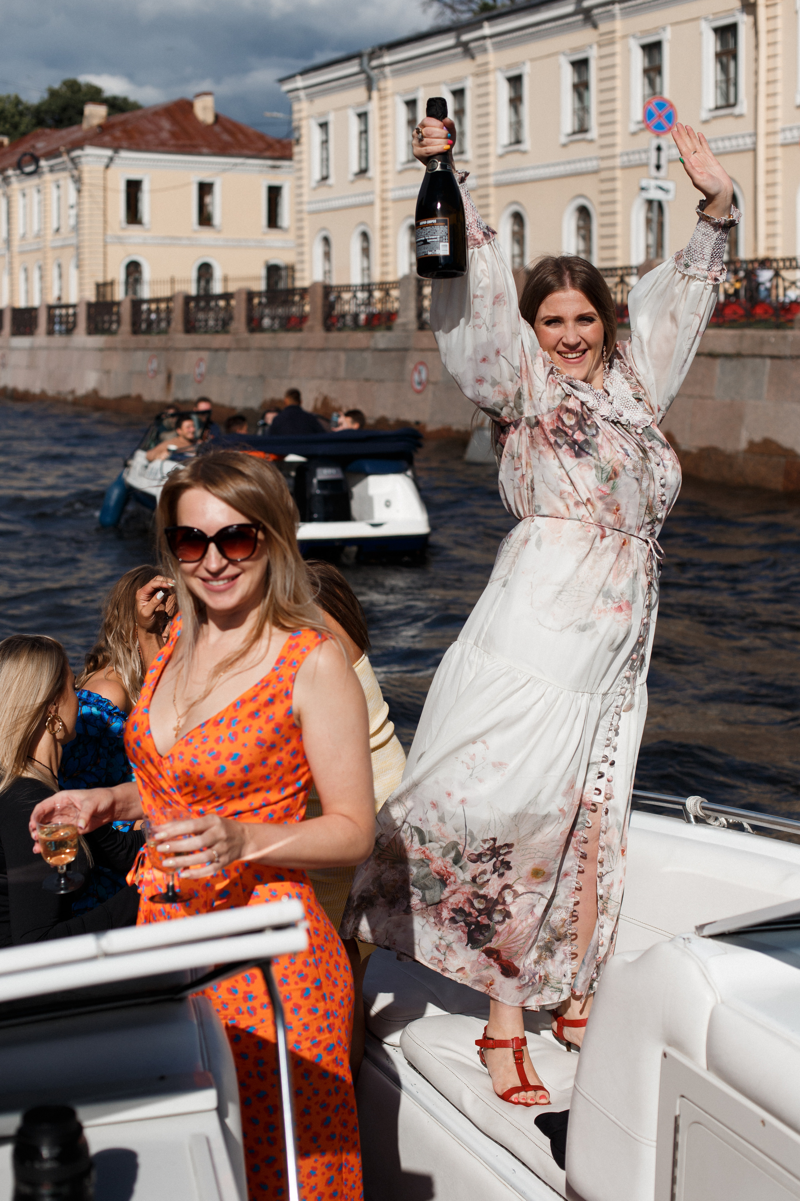 Прогулка по рекам и каналам Петербурга. Юля Шаровьёва семейный и свадебный фотограф в Санкт-Петербурге