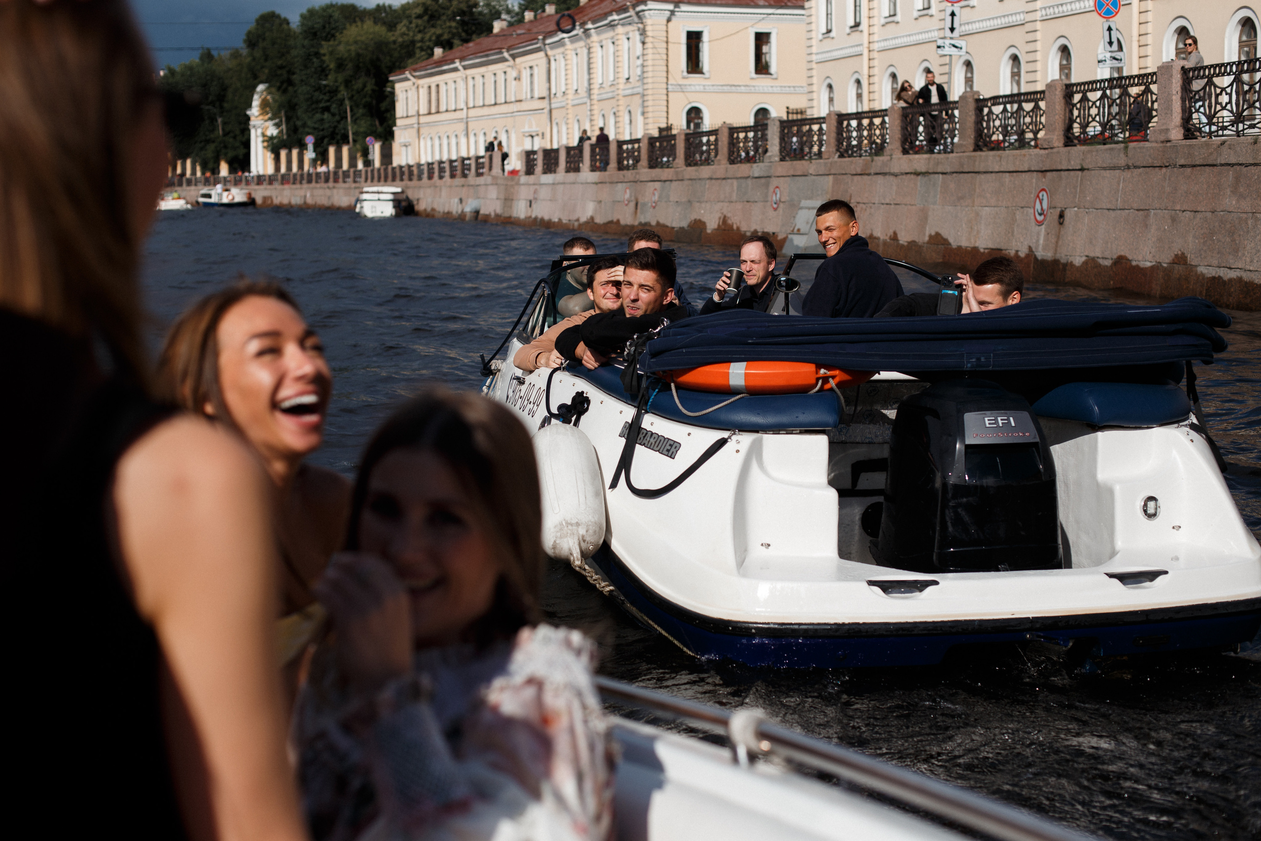 Прогулка по рекам и каналам Петербурга. Юля Шаровьёва семейный и свадебный фотограф в Санкт-Петербурге