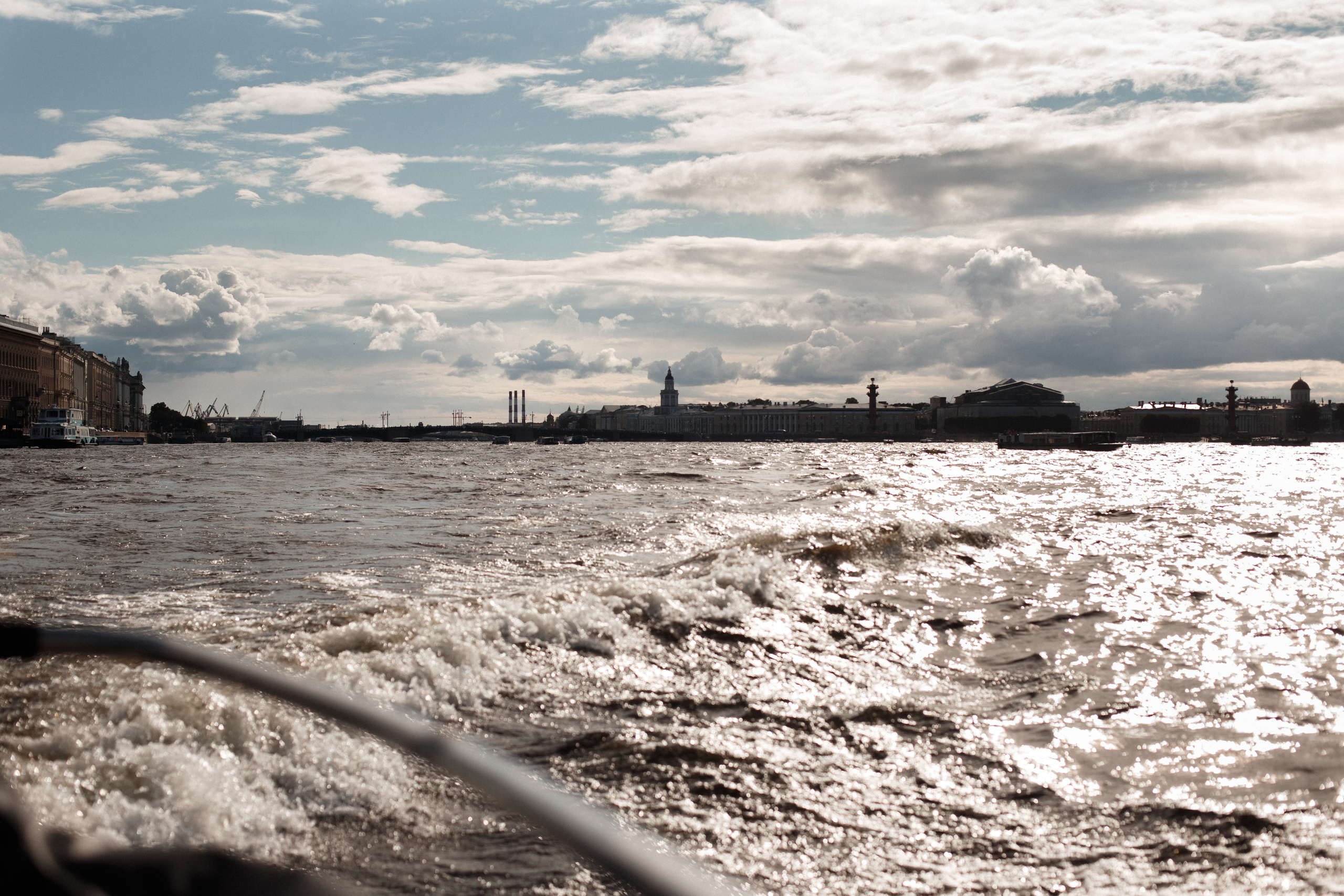 Прогулка по рекам и каналам Петербурга. Юля Шаровьёва семейный и свадебный фотограф в Санкт-Петербурге