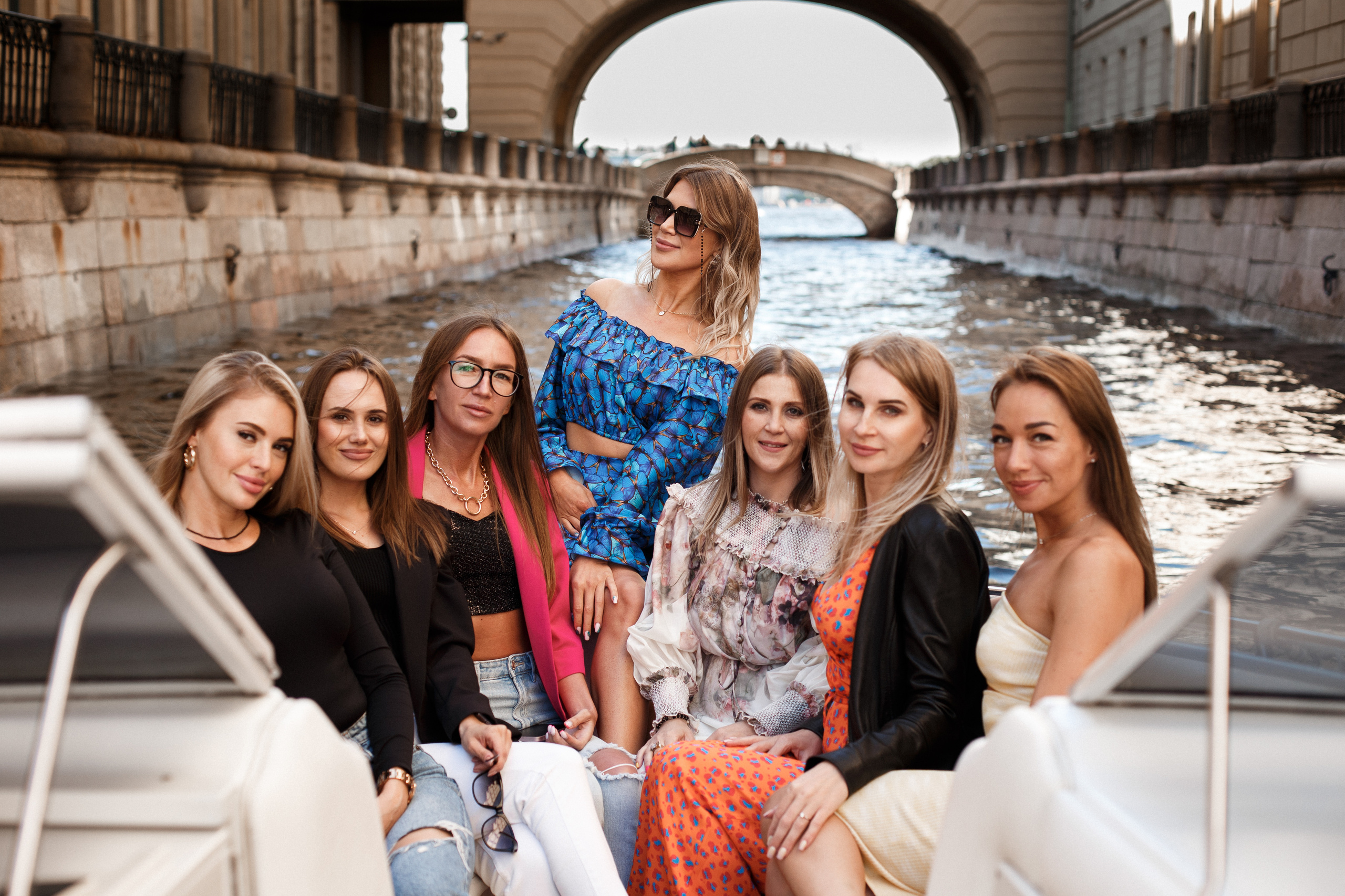 Прогулка по рекам и каналам Петербурга. Юля Шаровьёва семейный и свадебный фотограф в Санкт-Петербурге